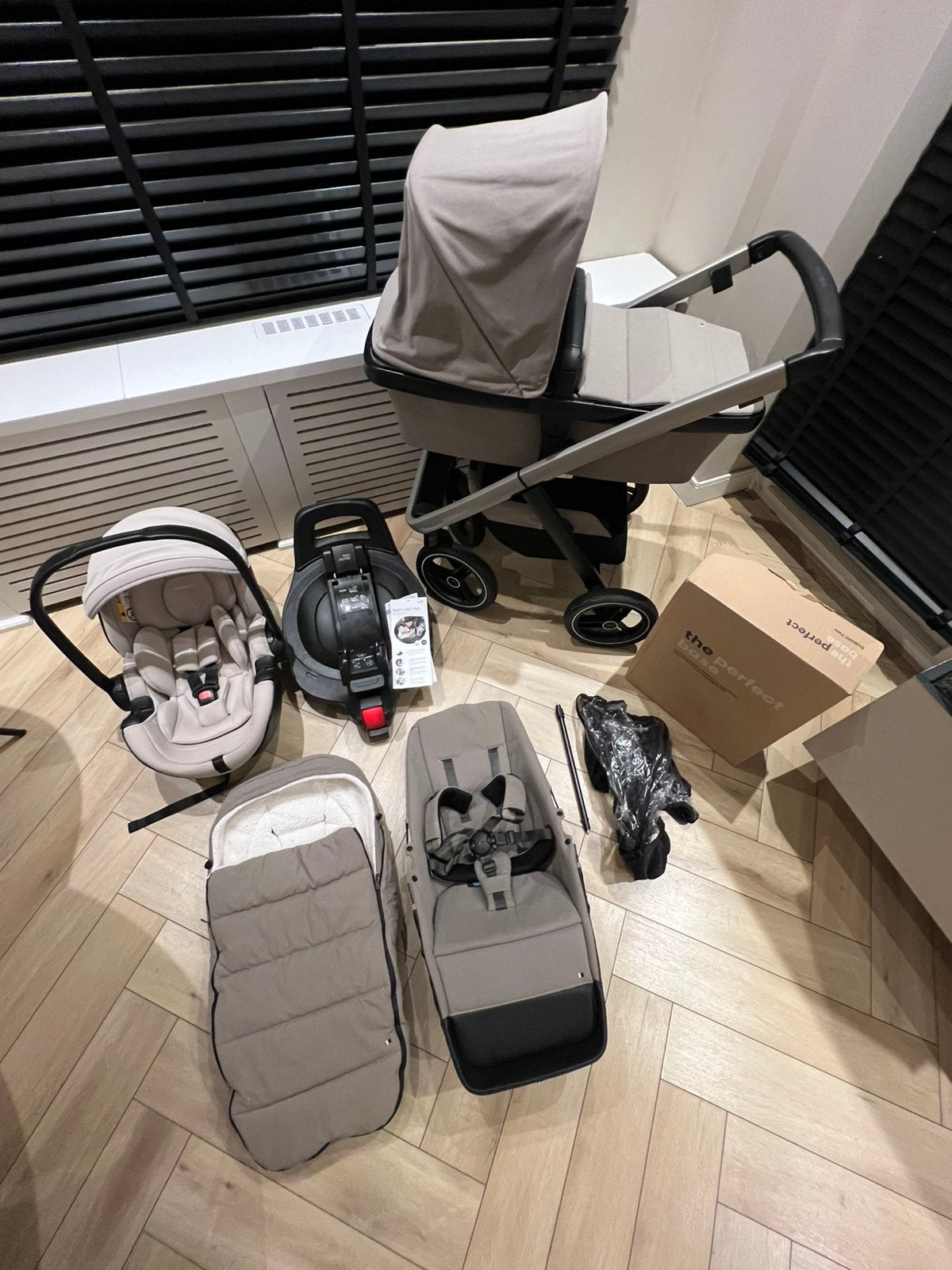 Dubatti two kinderwagen met autostoel2Z5+base draaibare, Met autostoeltje, Zo goed als nieuw, Ophalen, Kinderwagen