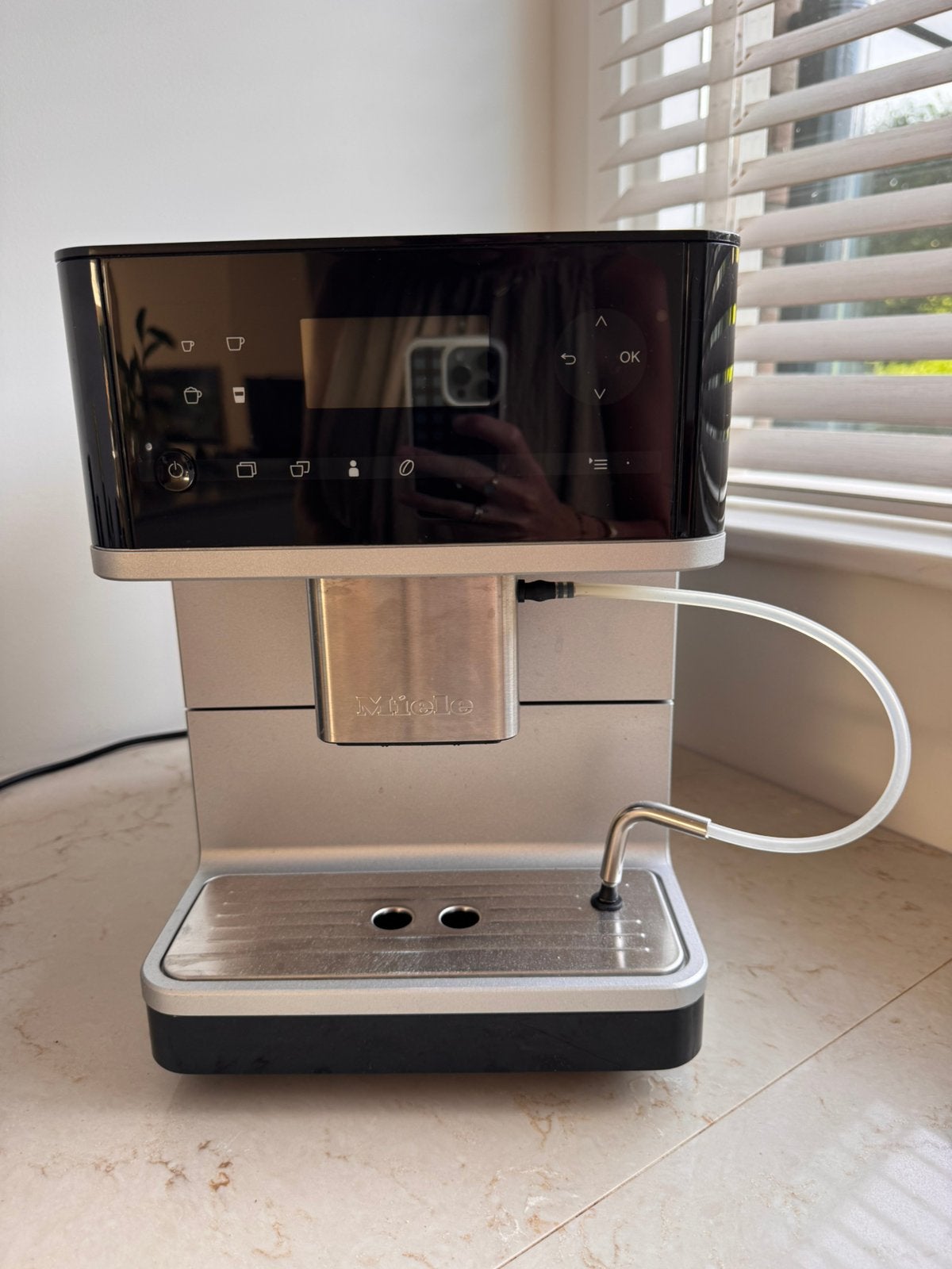Miele bonenmachine CM 6110, Witgoed en Apparatuur, Ophalen, Zo goed als nieuw, Koffiemachine