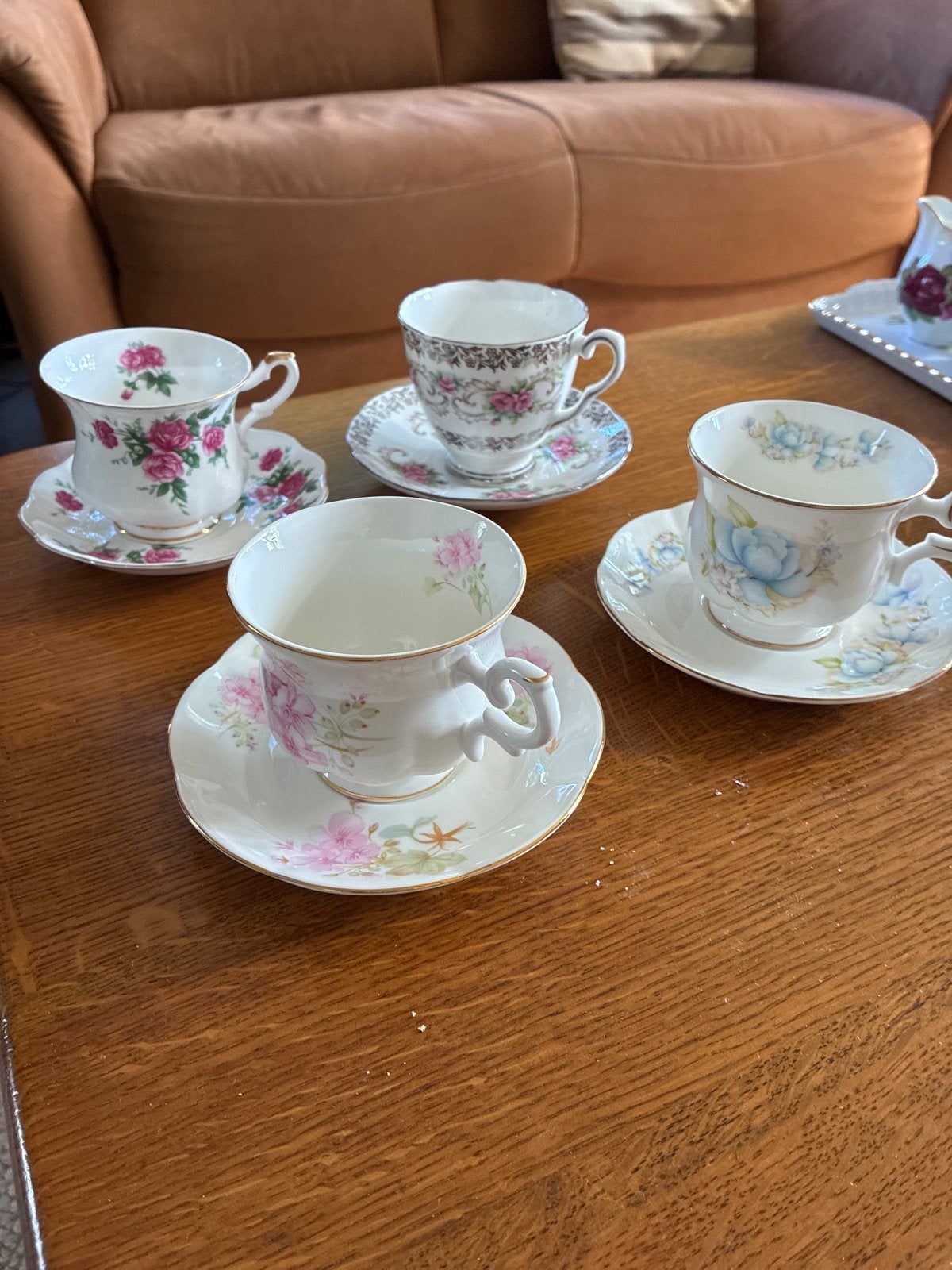 Set van 4 vintage theekopjes met schotels, Ophalen