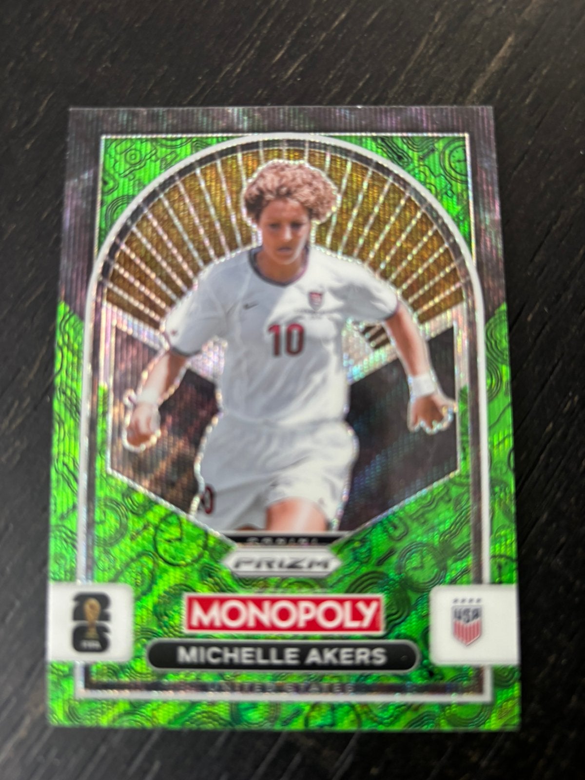 Panini Monopoly Prizm 2026 - Michelle Akers #90 Green, Verzamelen, Verzenden, Nieuw, Buitenlandse clubs, Poster, Plaatje of Sticker