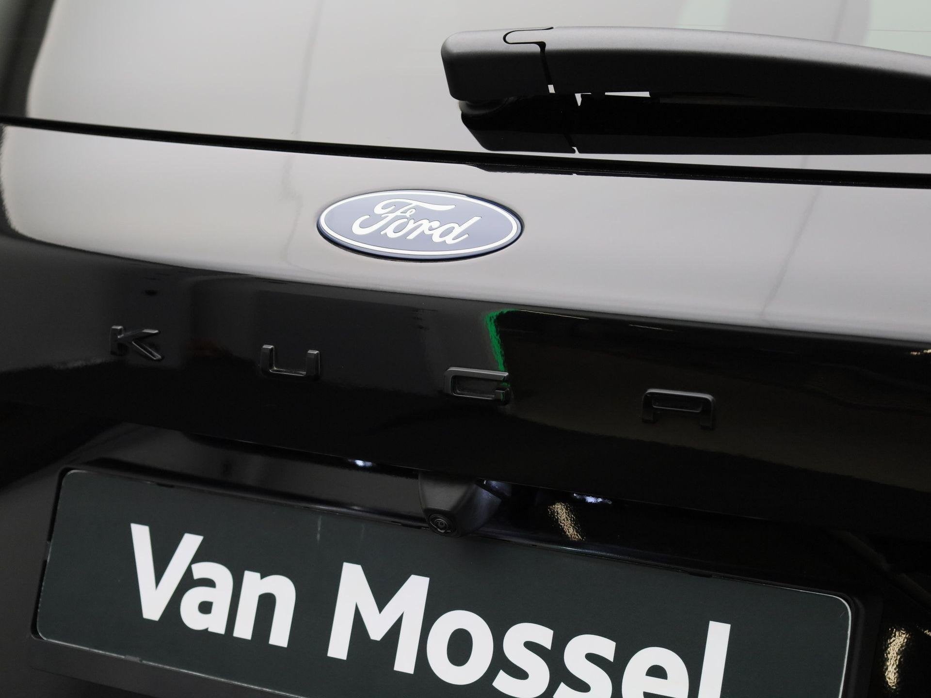 Foto 43 van Ford Kuga 2.5 PHEV ST-Line | Head up display | Camera achter