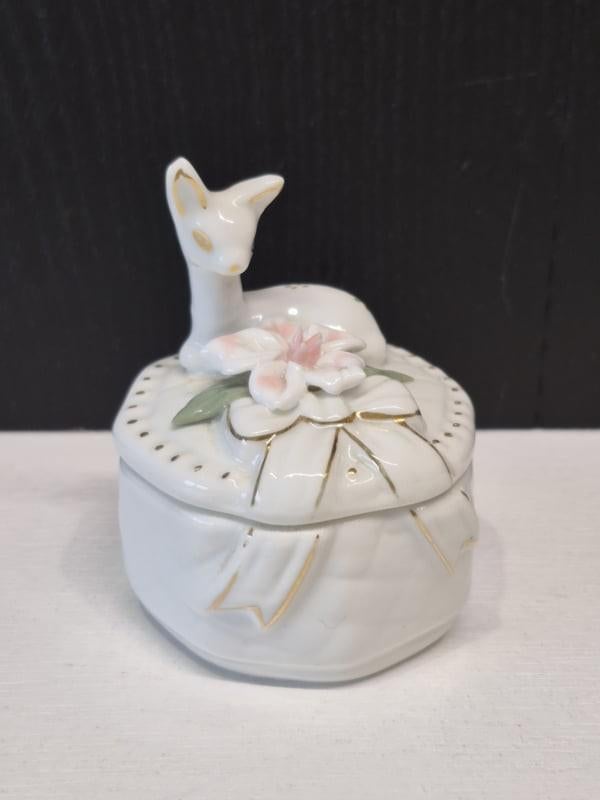 Porseleinen ringendoosje met hertje, Antiek en Kunst, Curiosa en Brocante, Ophalen of Verzenden