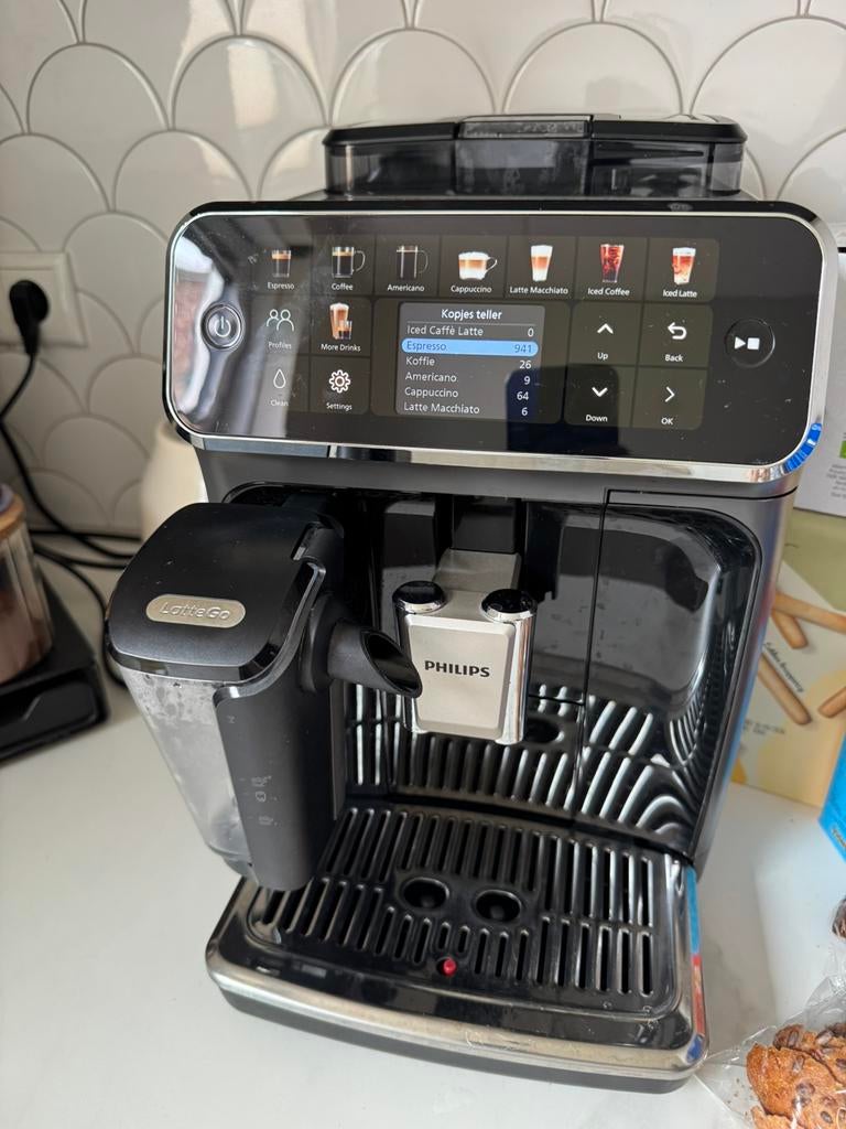 Philips LatteGo 5500 volautomatische espressomachine, Witgoed en Apparatuur, Koffiezetapparaten, Ophalen, Zo goed als nieuw, Koffiemachine