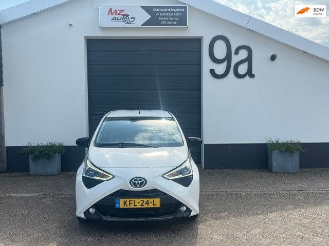 Toyota Aygo 1.0 VVT-i x-play, Auto's, Voorwielaandrijving, Gebruikt, Euro 6, Wit