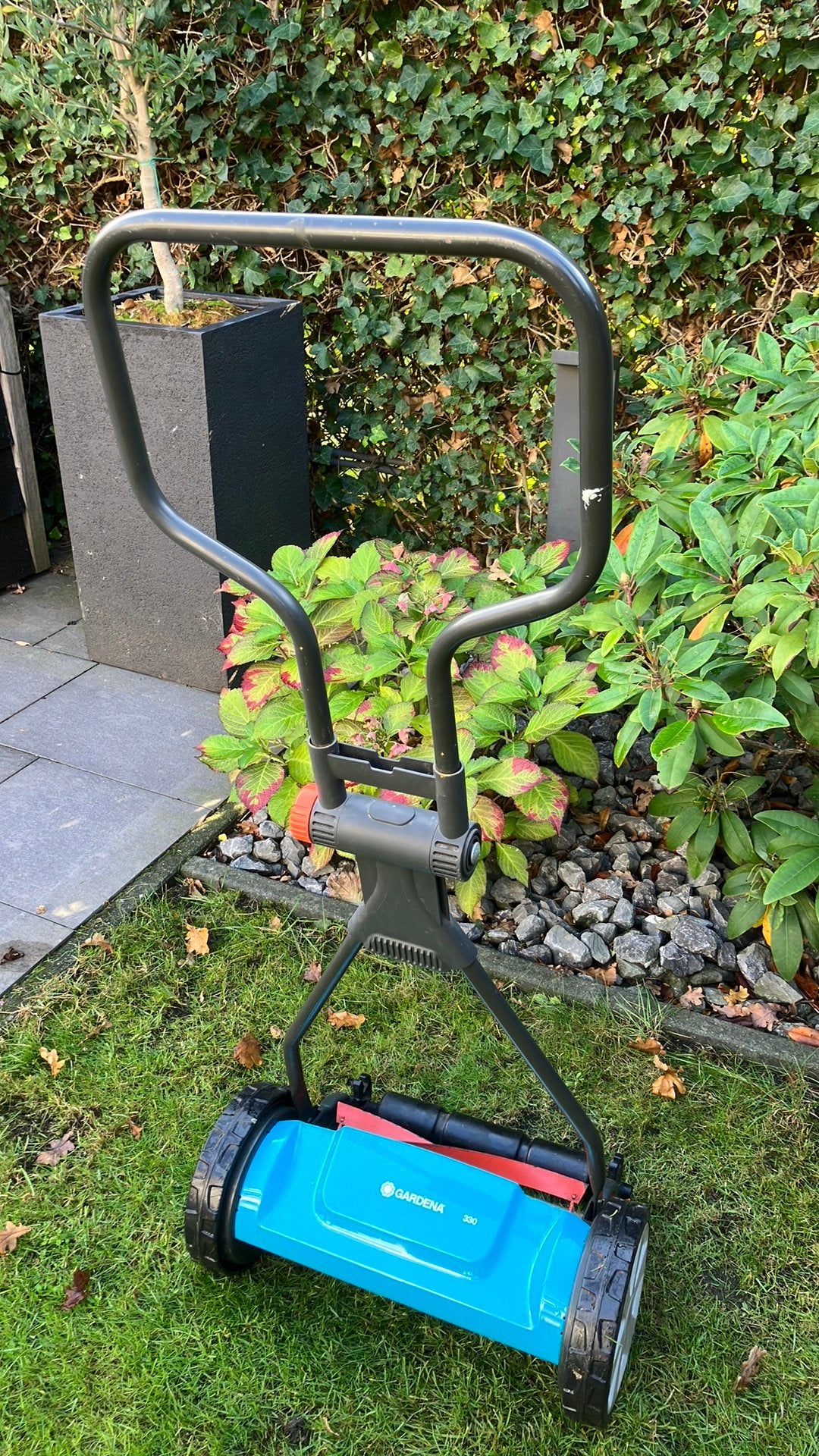 Gardena 330 grasmaaier, nw. geslepen met 6 maanden garantie., Gebruikt, Handgrasmaaier, Ophalen of Verzenden, 30 t/m 39 cm