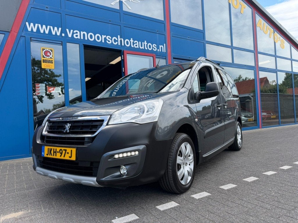Peugeot PARTNER 1.2 110pk Navi Carplay Led Airco, Auto's, Voorwielaandrijving, Gebruikt, 1199 cc, Met garantie (alle)