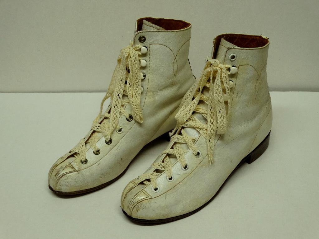 Oude brocante laarsjes schoenen schaatsen decoratie, Antiek en Kunst, Curiosa en Brocante, Ophalen of Verzenden