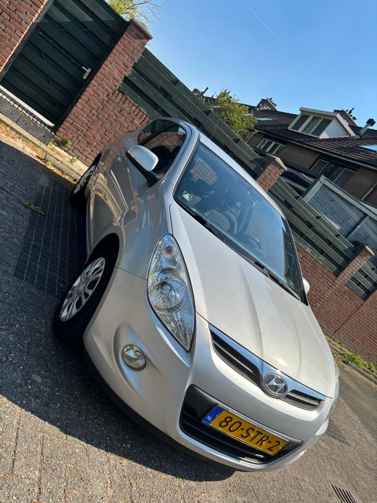 Hyundai i20 1.4 3-DRS 2011 Grijs, Voorwielaandrijving, 450 kg, 4 cilinders, 1396 cc