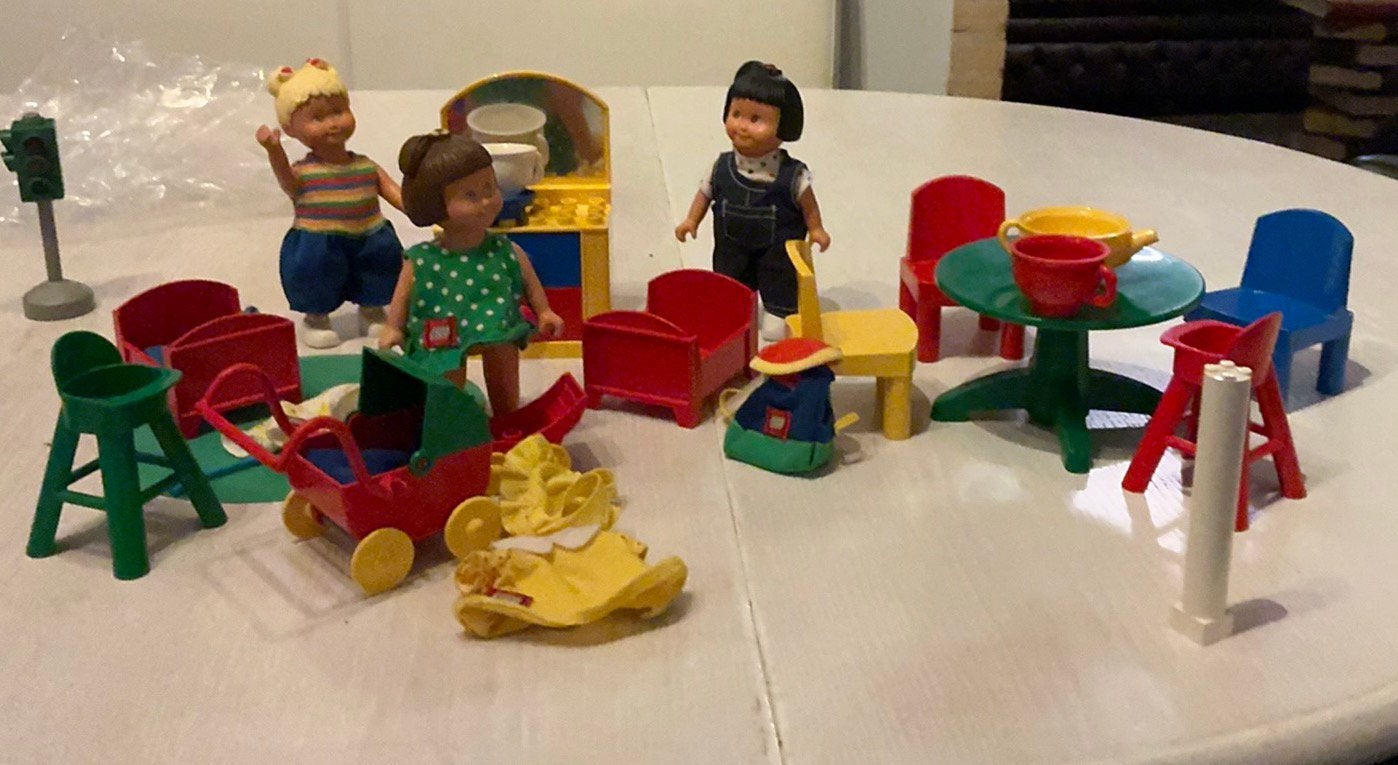 Legoduplo poppen.  bed, kinderwagen en kinderstoel. 3 poppen, Ophalen, Zo goed als nieuw