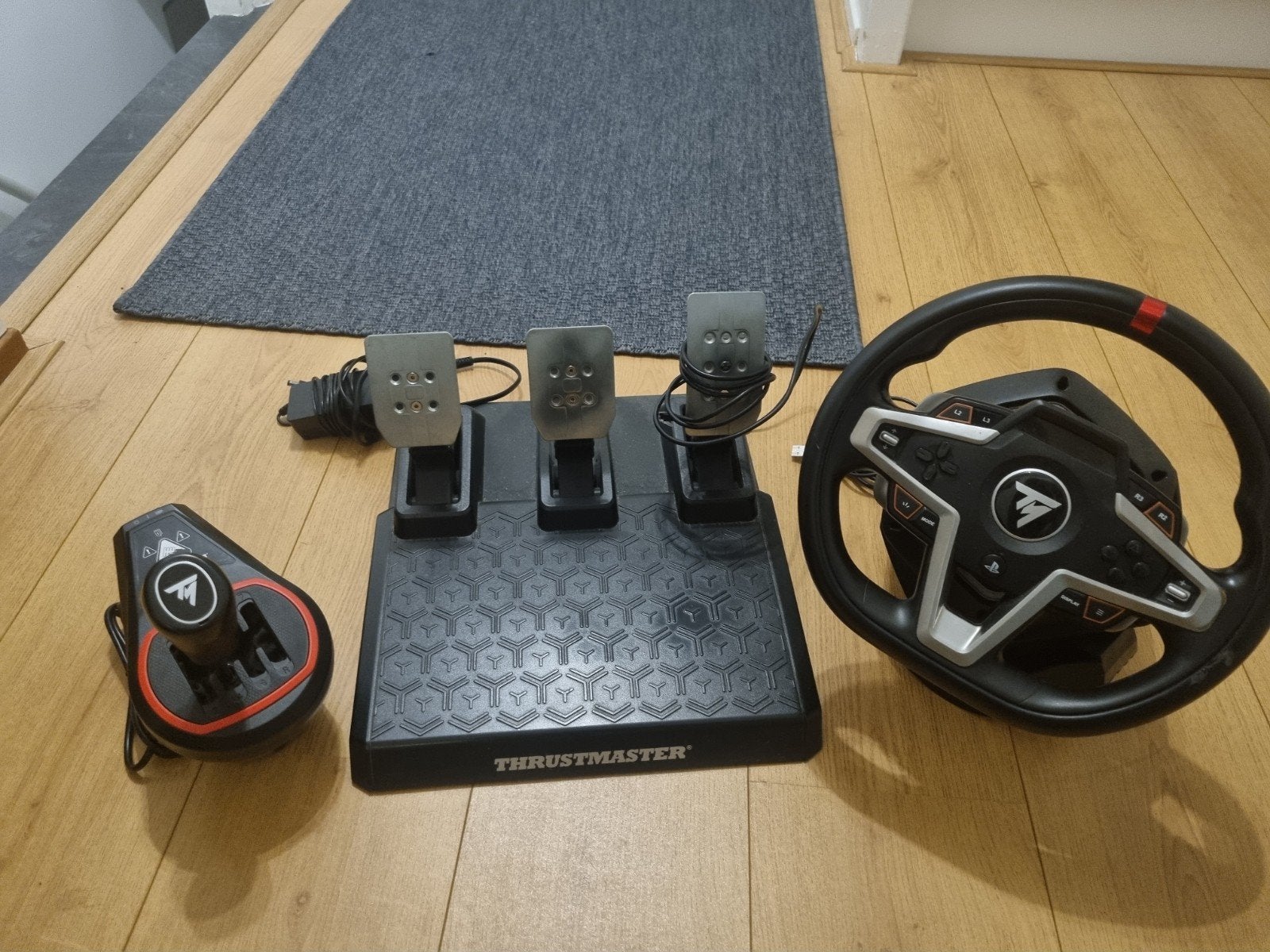 Thrustmaster T248 Racestuur met Pedalen en Shifter, Ophalen, Racestuur, Gebruikt, Force feedback