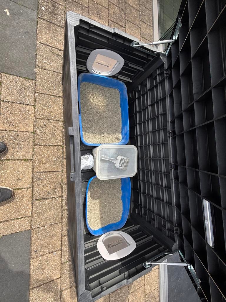 Dubbele kattenbak voor buiten, Dieren en Toebehoren, Kattenbakken, Ophalen, Gebruikt, Gesloten