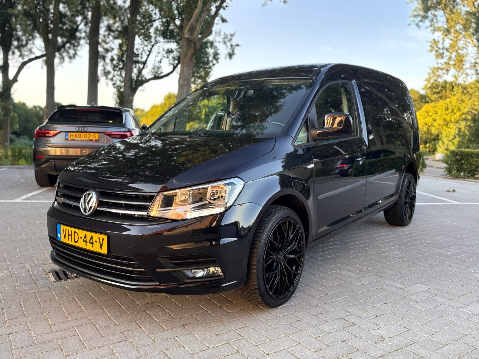 Volkswagen Caddy Maxi 2.0 TDI met BMT L2h1 102pk 2020 Zwart, Auto's, Voorwielaandrijving, Euro 6, 4 cilinders, Volkswagen
