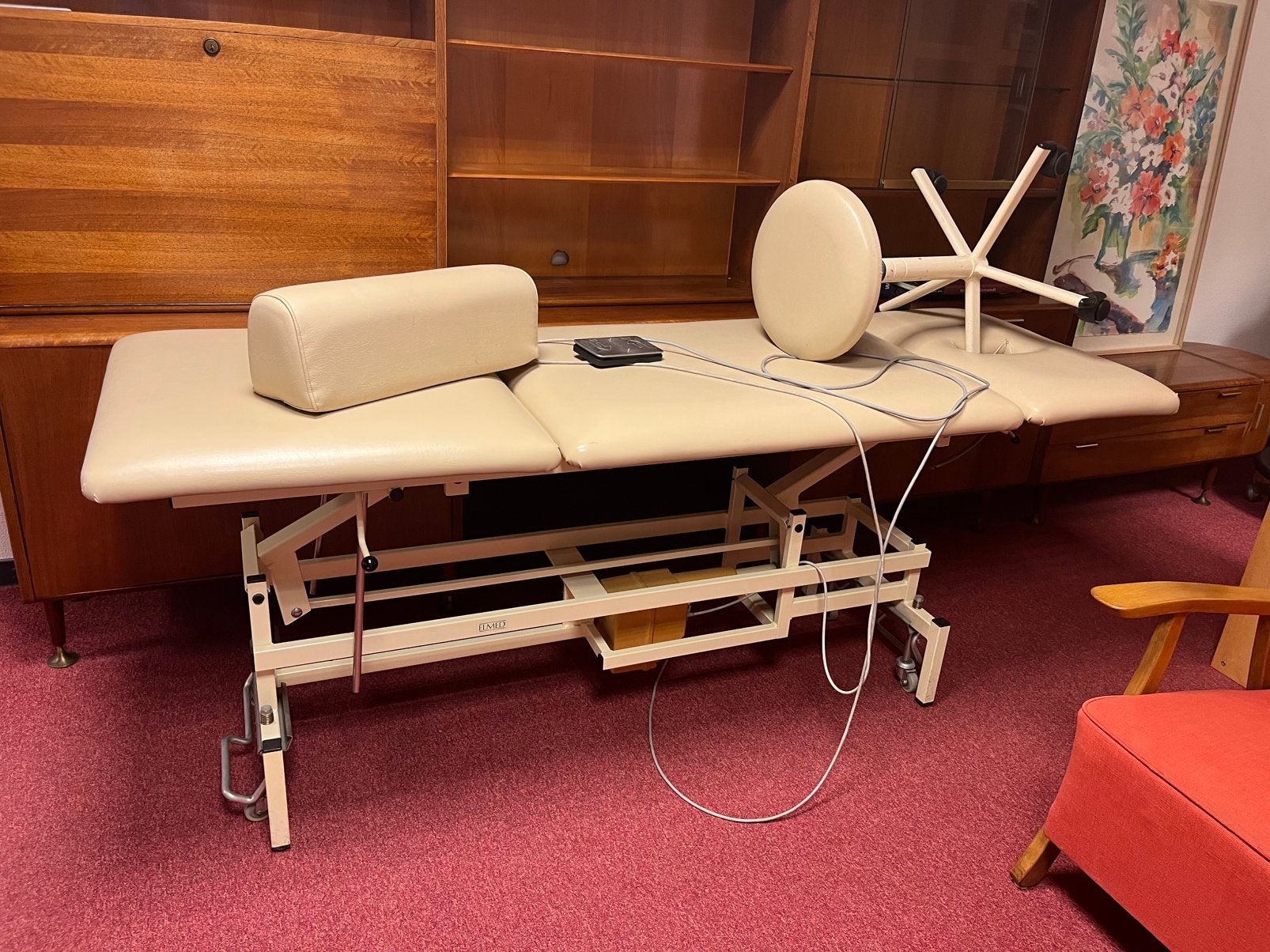 Electrische massagebank met taboeret en kussen, Ophalen, Gebruikt, Massagetafel