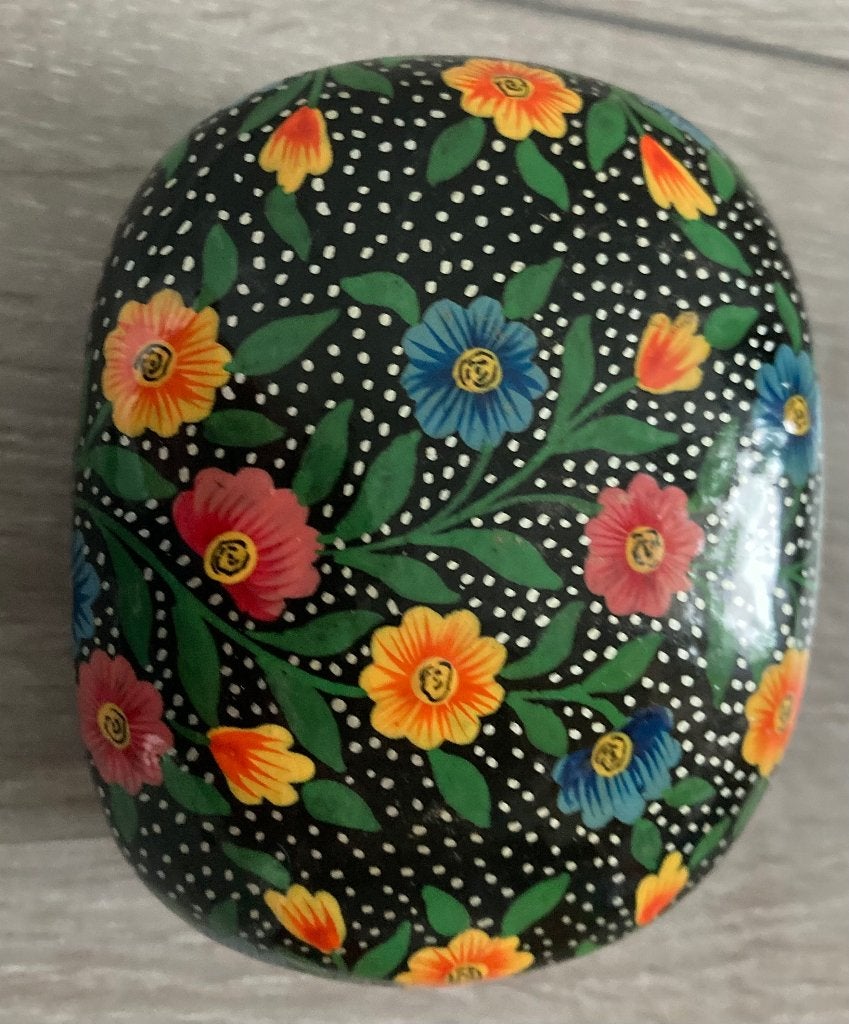 Houten doosje beschilderd met bloemen (9 cm lang), Ophalen of Verzenden, Gebruikt