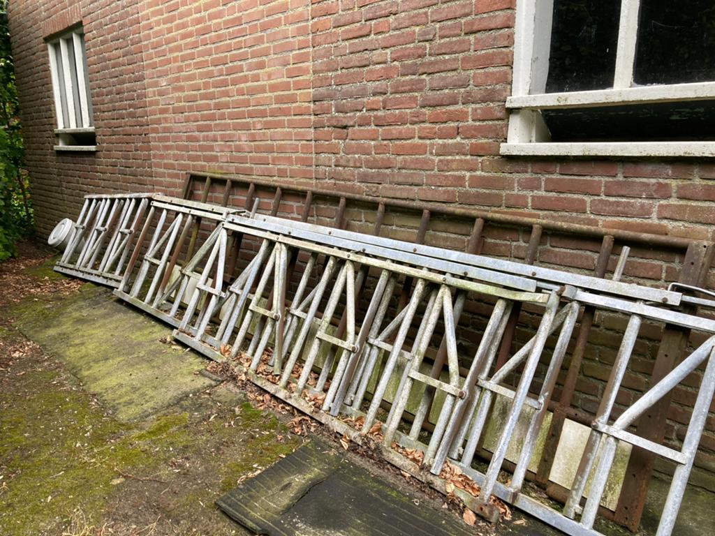 Zelfsluitend jongvee voerhek, Ophalen, Gebruikt, IJzer, Overige typen