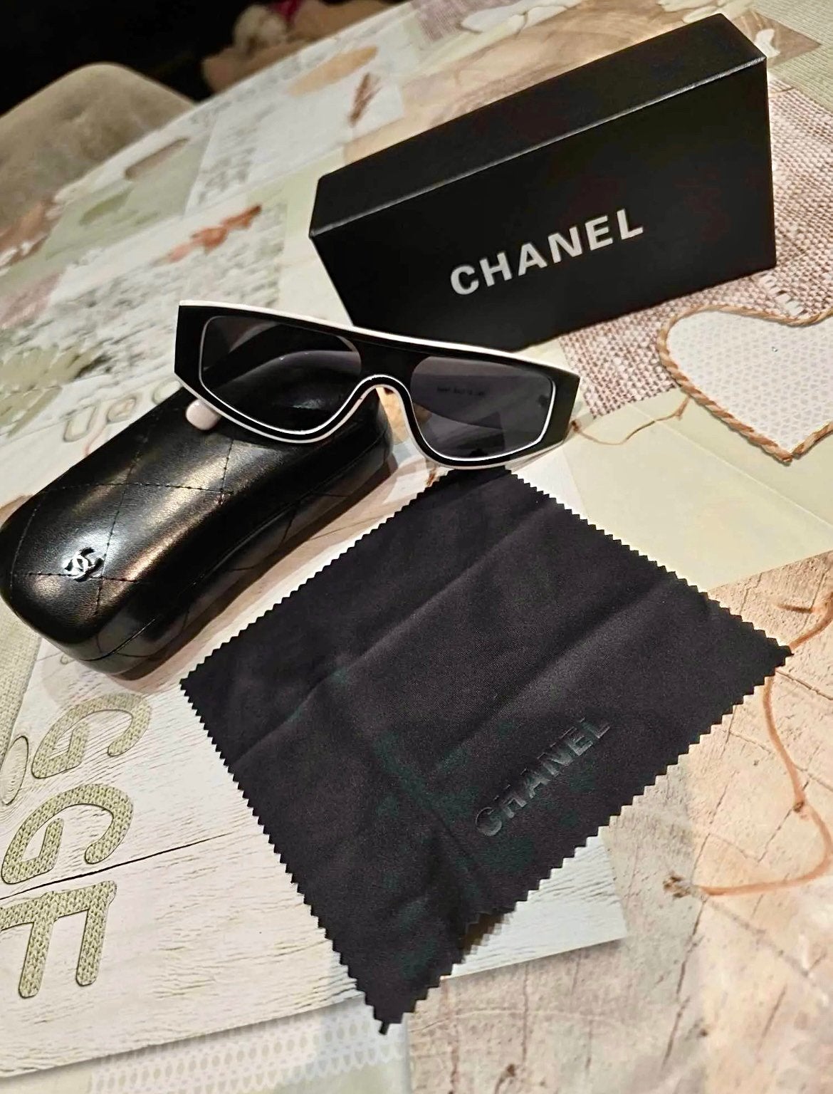 Chanel Shield zonnebril voor dames en heren, Overige merken, Zonnebril, Zwart, Nieuw
