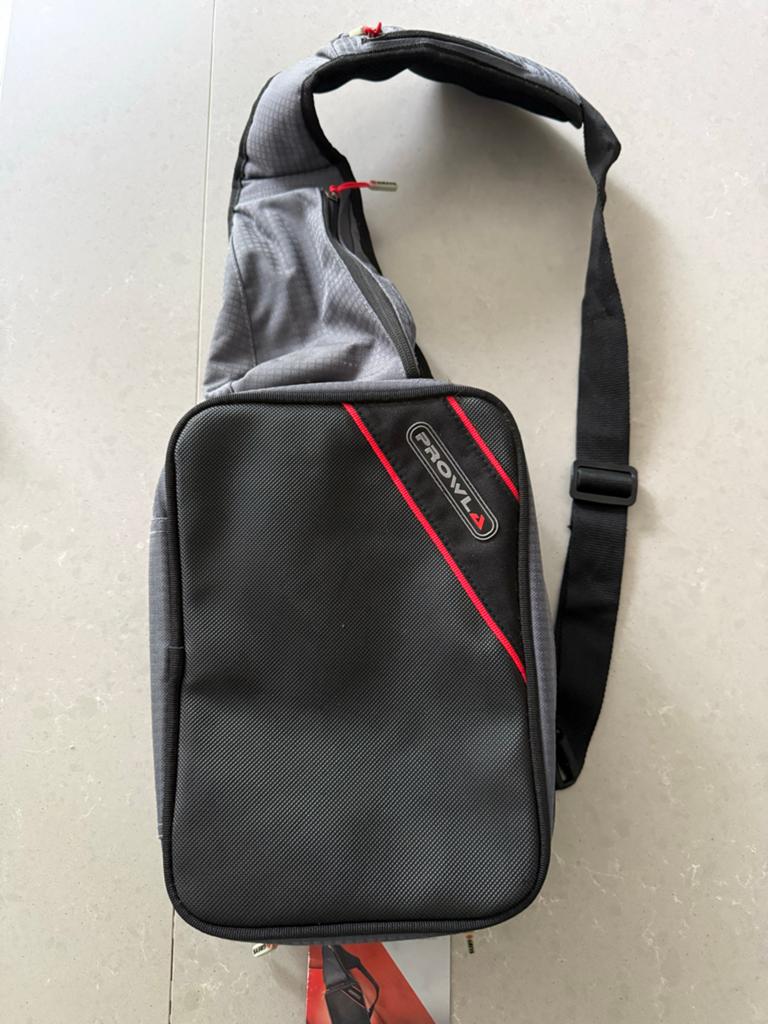 Prowla Sling Bag met tacklebox - Nieuw, Ophalen of Verzenden, Nieuw, Koffer of Tas