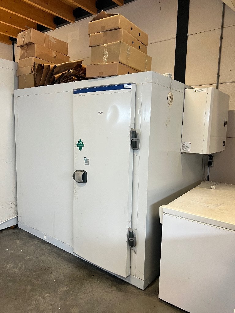 Vriescel 230 x 170x 211 *Koelmotor defect*, Ophalen, Gebruikt, Koelen en Vriezen