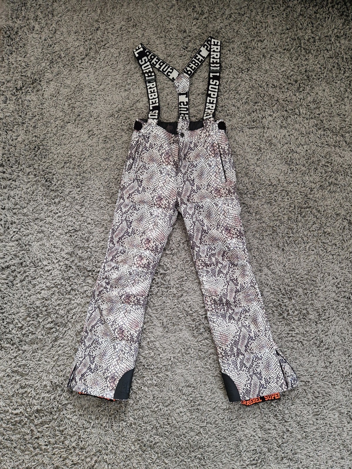 Super Rebel Meisjes Skibroek Maat 152 - Slangenprint, Kleding | Dames, Wintersportkleding, Broek, Ophalen of Verzenden, Super Rebel