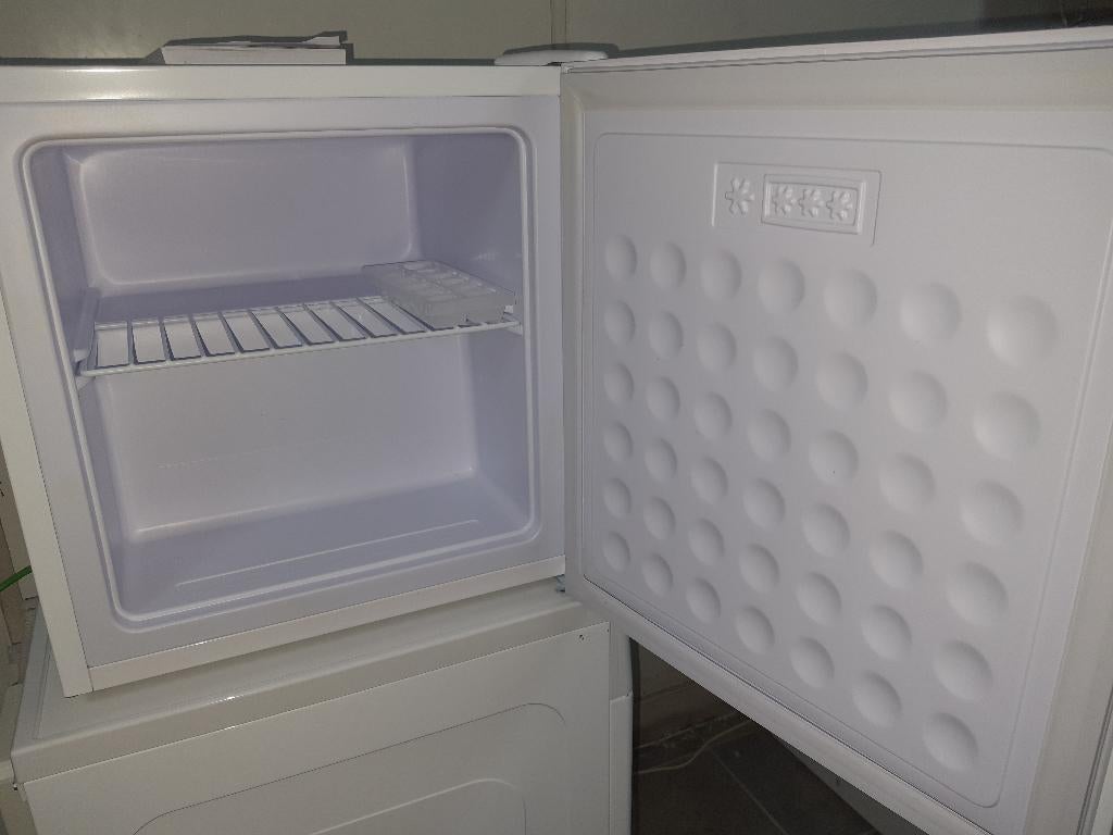 Mooie ARO mini vriezer werkt Uitstekend, Minder dan 85 cm, Minder dan 60 cm, Zo goed als nieuw, Energieklasse A of zuiniger