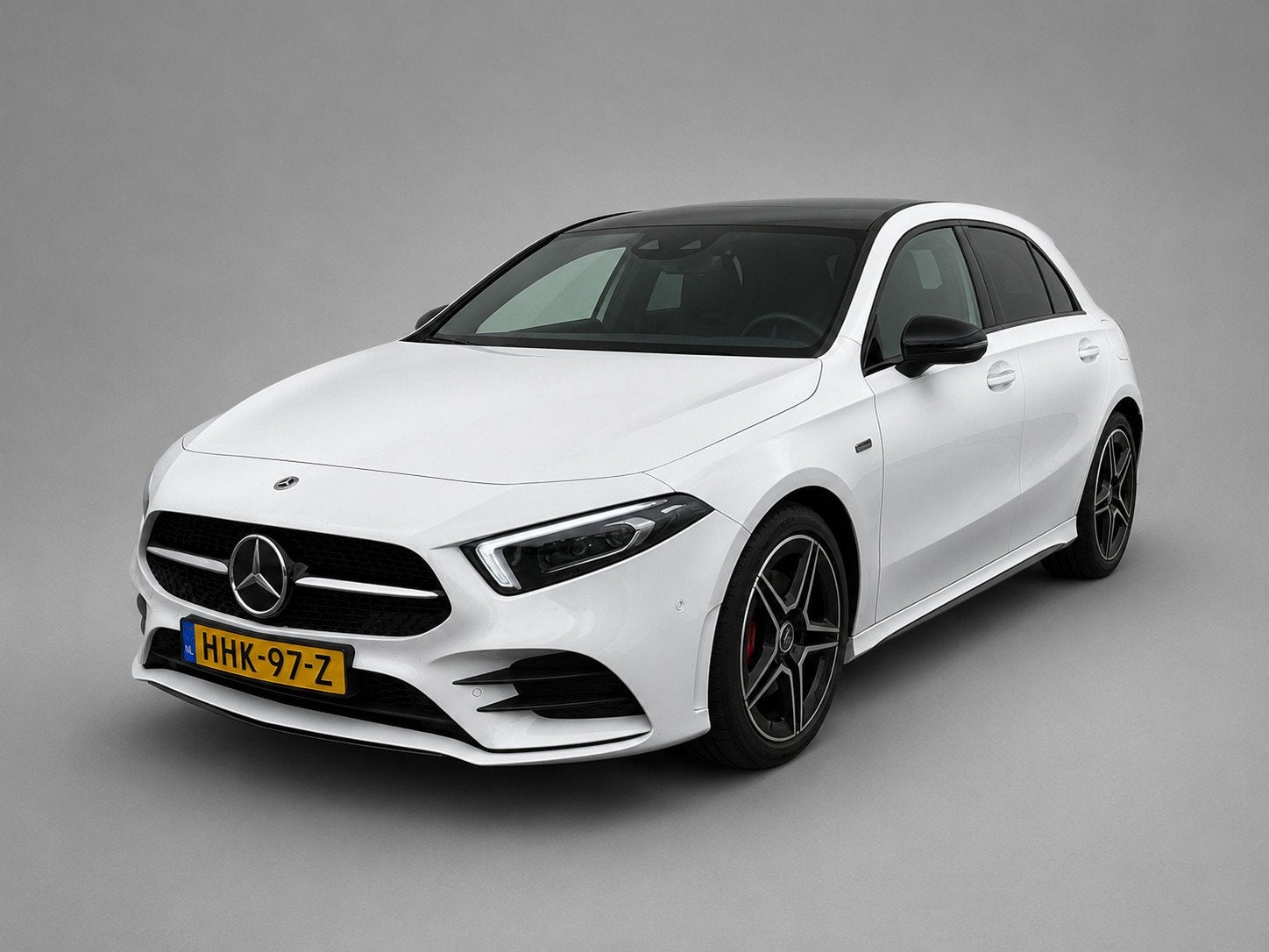 Mercedes-Benz A-klasse 250 e AMG-Pakket Night PANO|MEMORY|CA, Auto's, Mercedes-Benz, Dealer onderhouden, 4 cilinders, 15 kWh, Wit