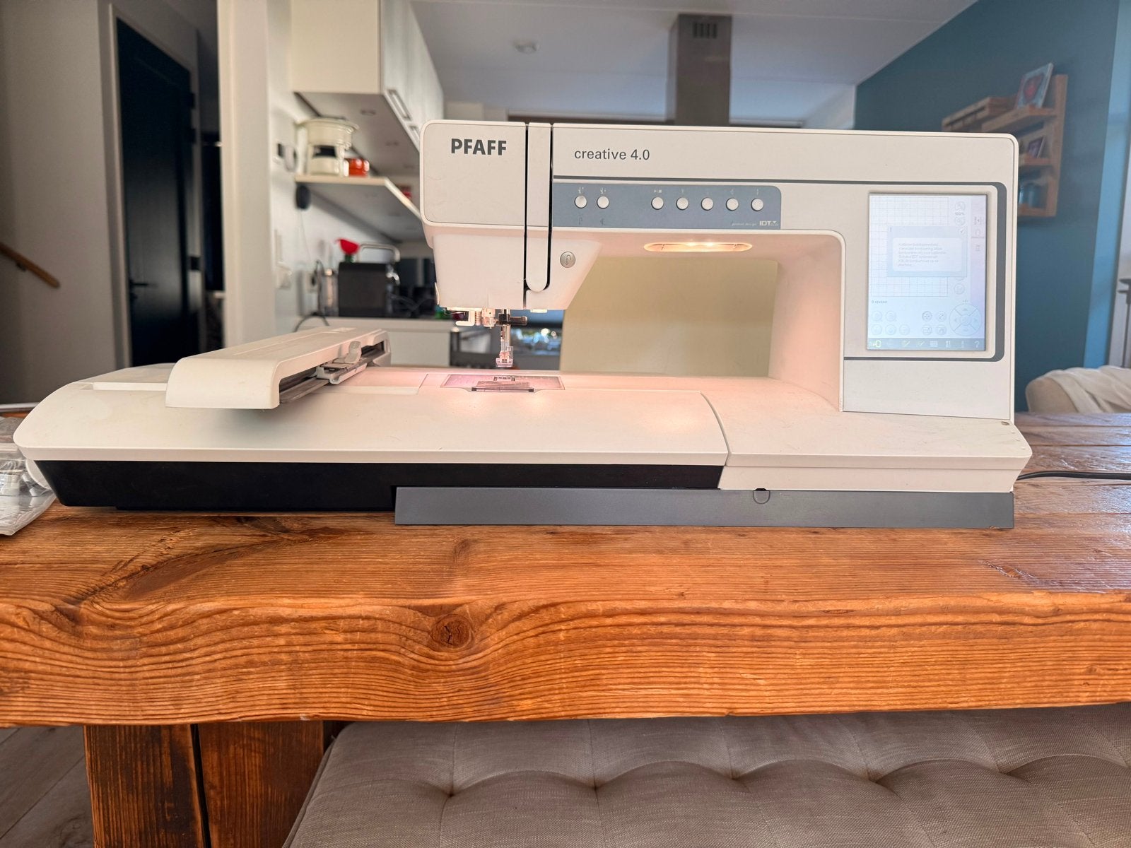 Pfaff Creative 4.0 Naai- en Borduurmachine, Ophalen, Gebruikt, Naaimachine, Pfaff