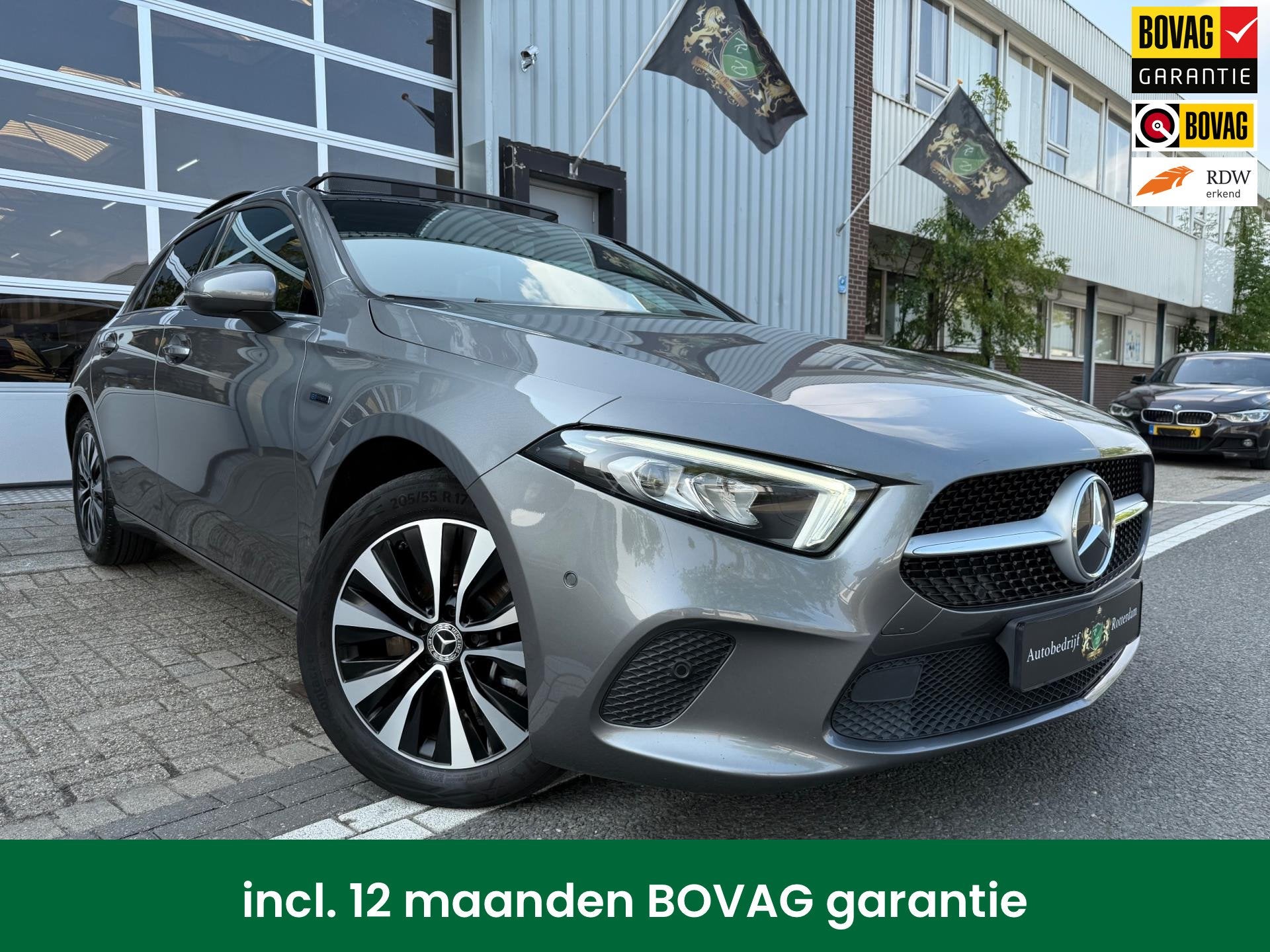 Mercedes-Benz A-klasse 250 e AMG LED/PDC/CAM/LEER/NAVI/PANO, Auto's, Mercedes-Benz, Gebruikt, 4 cilinders, 15 kWh, Bedrijf