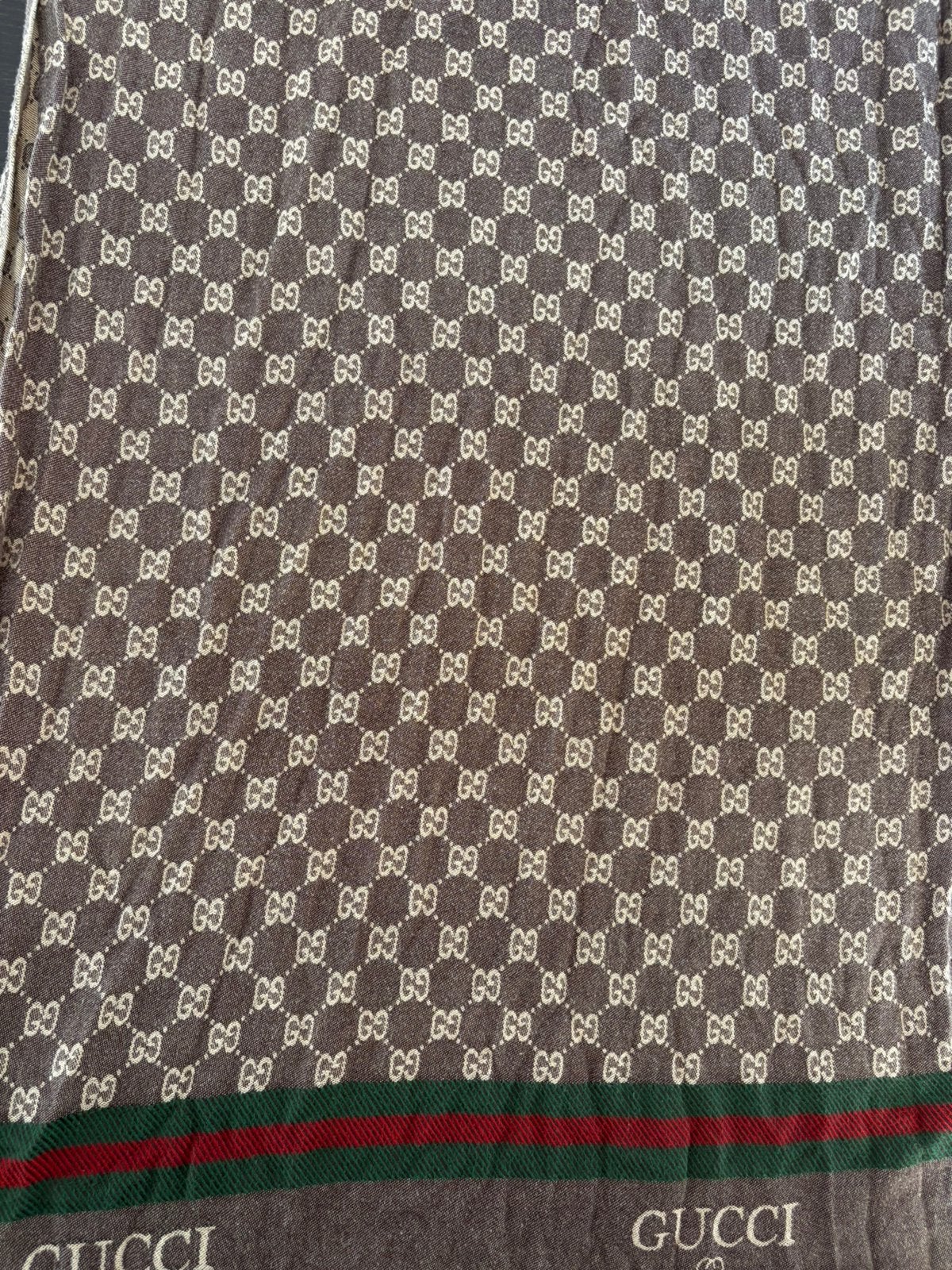Orignele gucci sjaal, Kleding | Dames, Mutsen, Sjaals en Handschoenen, Ophalen of Verzenden, Zo goed als nieuw, Maat 46/48 (XL) of groter