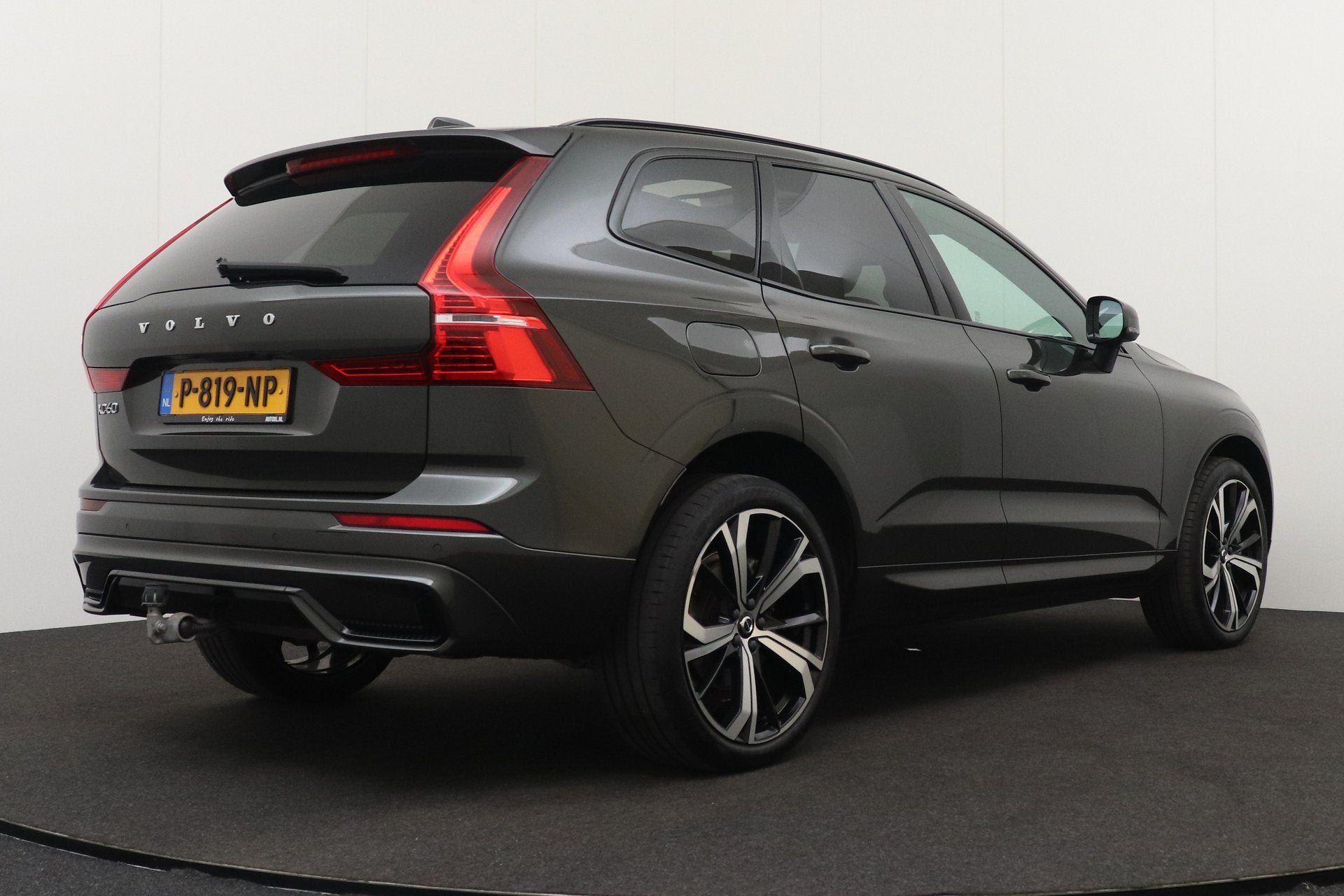 Volvo XC60 2.0 T6 PHEV AWD R-Design Pano-dak Elek.Trekhaak S, Auto's, Automaat, Gebruikt, 4 cilinders, 1969 cc