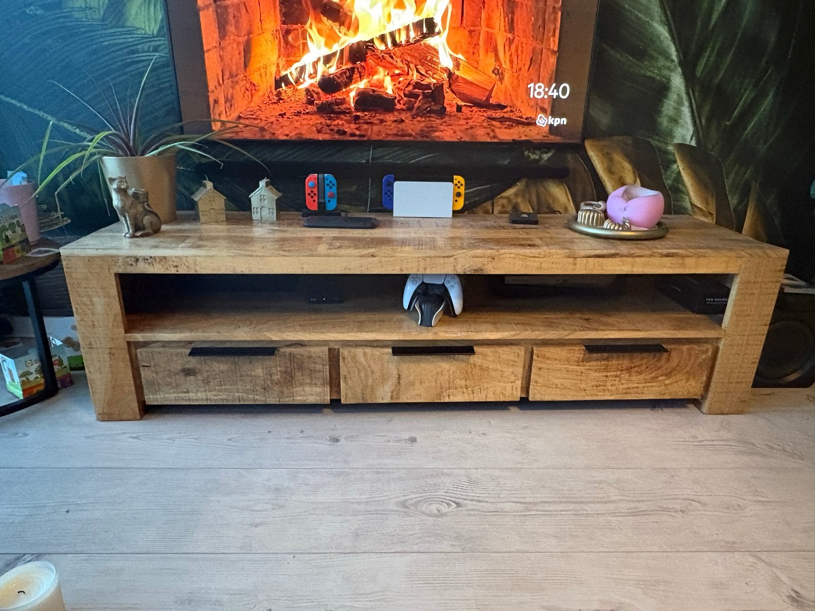 Robuust TV-meubel van mangohout met lades, Ophalen, Gebruikt, 150 tot 200 cm, Minder dan 100 cm