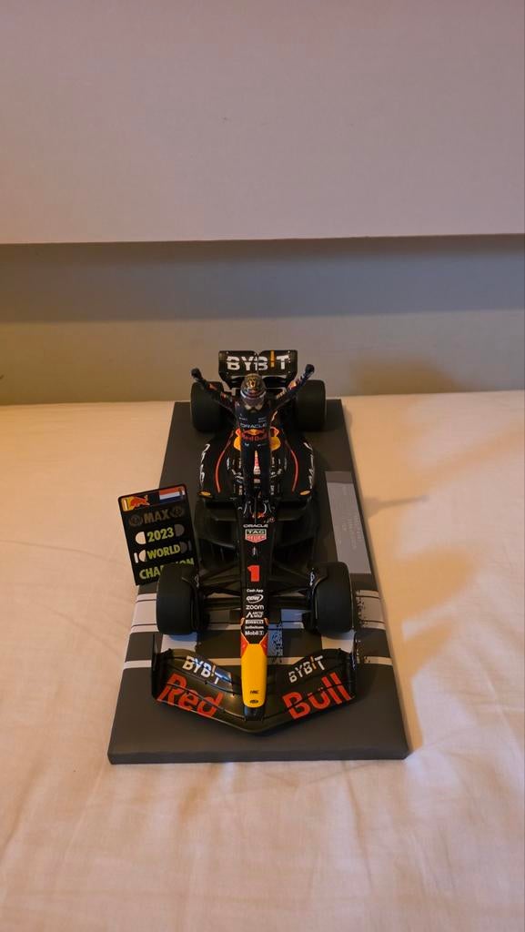 RB19 Max Verstappen World Champion 2023 1:18, Hobby en Vrije tijd, Modelauto's | 1:18, Ophalen of Verzenden, Zo goed als nieuw