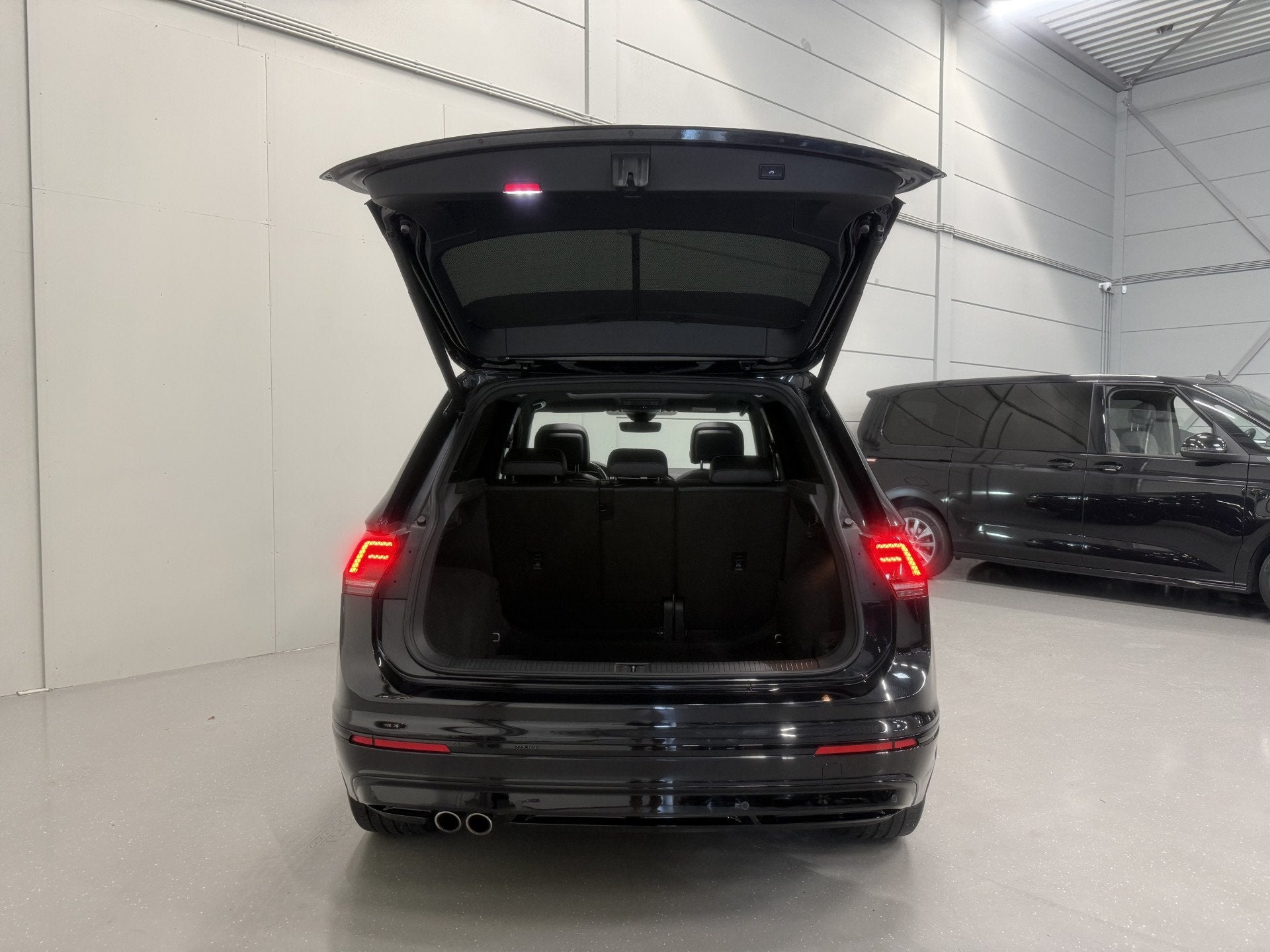 Foto 68 van Volkswagen Tiguan 2.0 TSI 4Motion 3x R-Line BLACK PANO/VOL-L