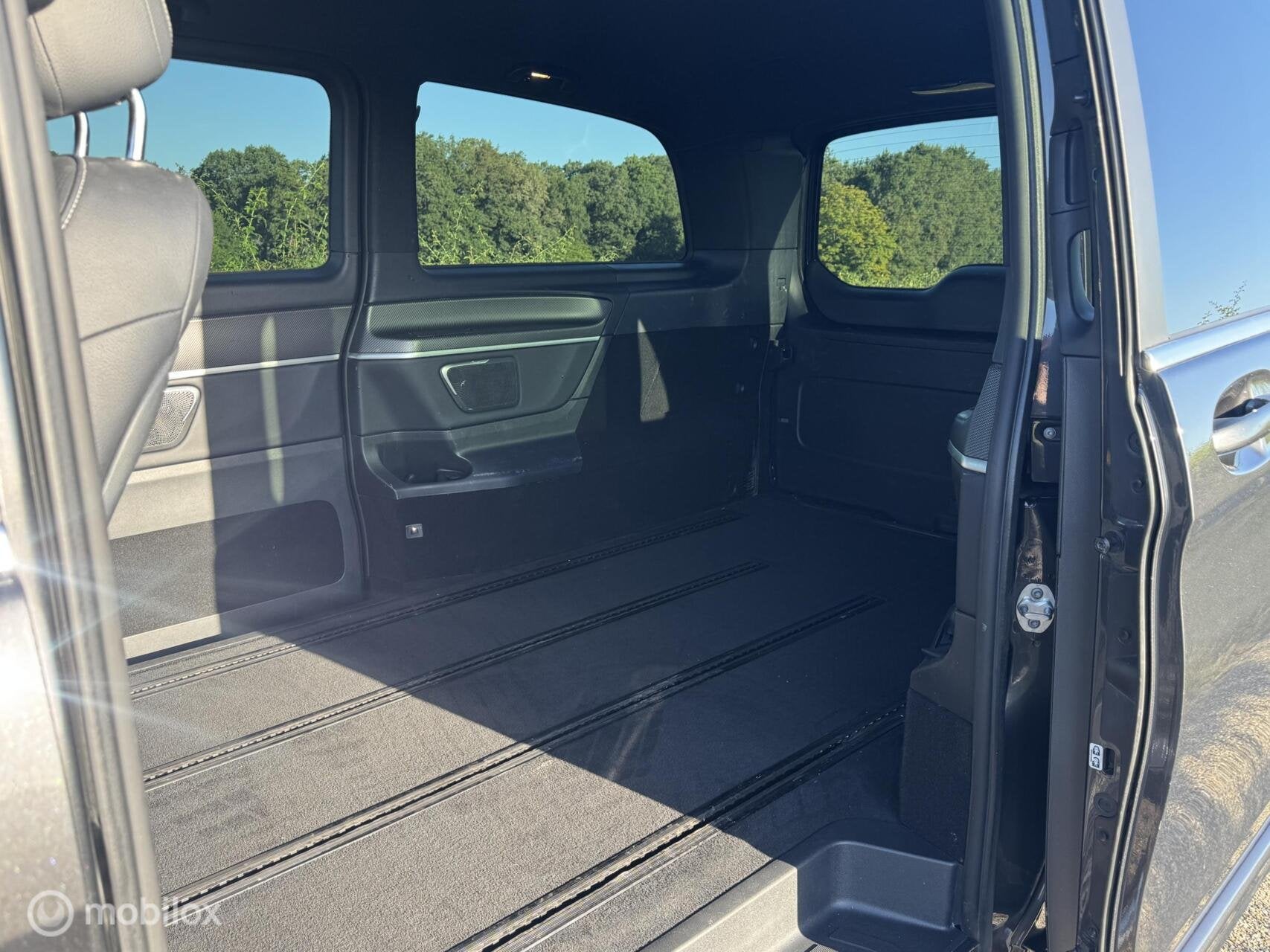 Foto 10 van Mercedes V-klasse 250d 9G Lang Amg burmester led 19'' 360cam