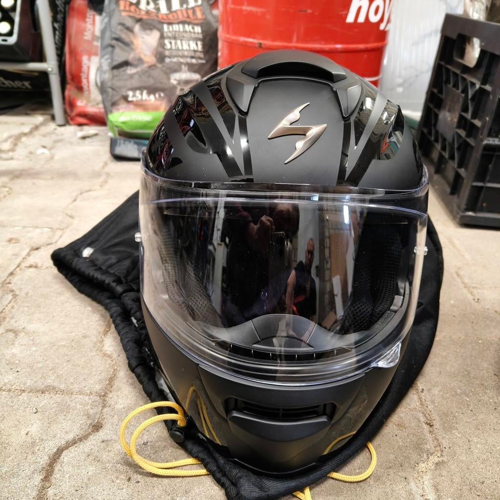 2 Scorpion EXO helmen, Motoren, Ophalen