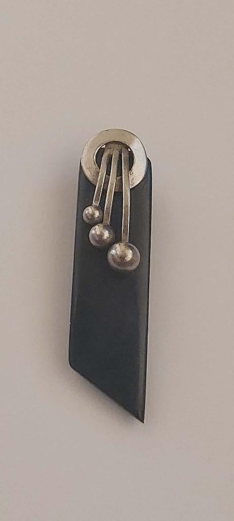 Modernistische design broche, Sieraden, Tassen en Uiterlijk, Oorbellen, Zo goed als nieuw, Overige materialen, Zwart, Ophalen of Verzenden