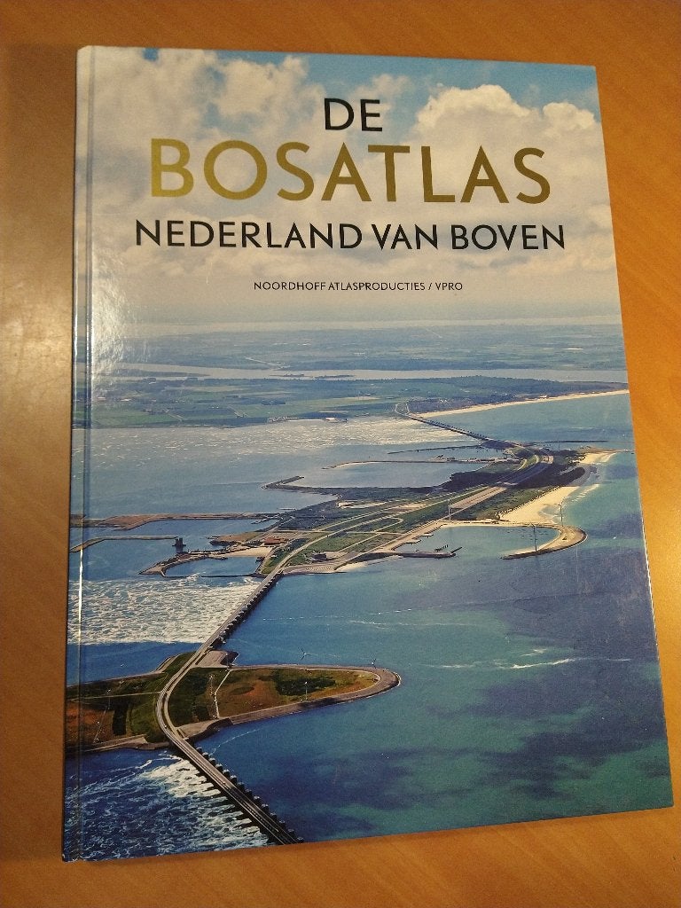 De Bosatlas. Nederland van boven, Overige atlassen, 2000 tot heden, Ophalen of Verzenden, Zo goed als nieuw