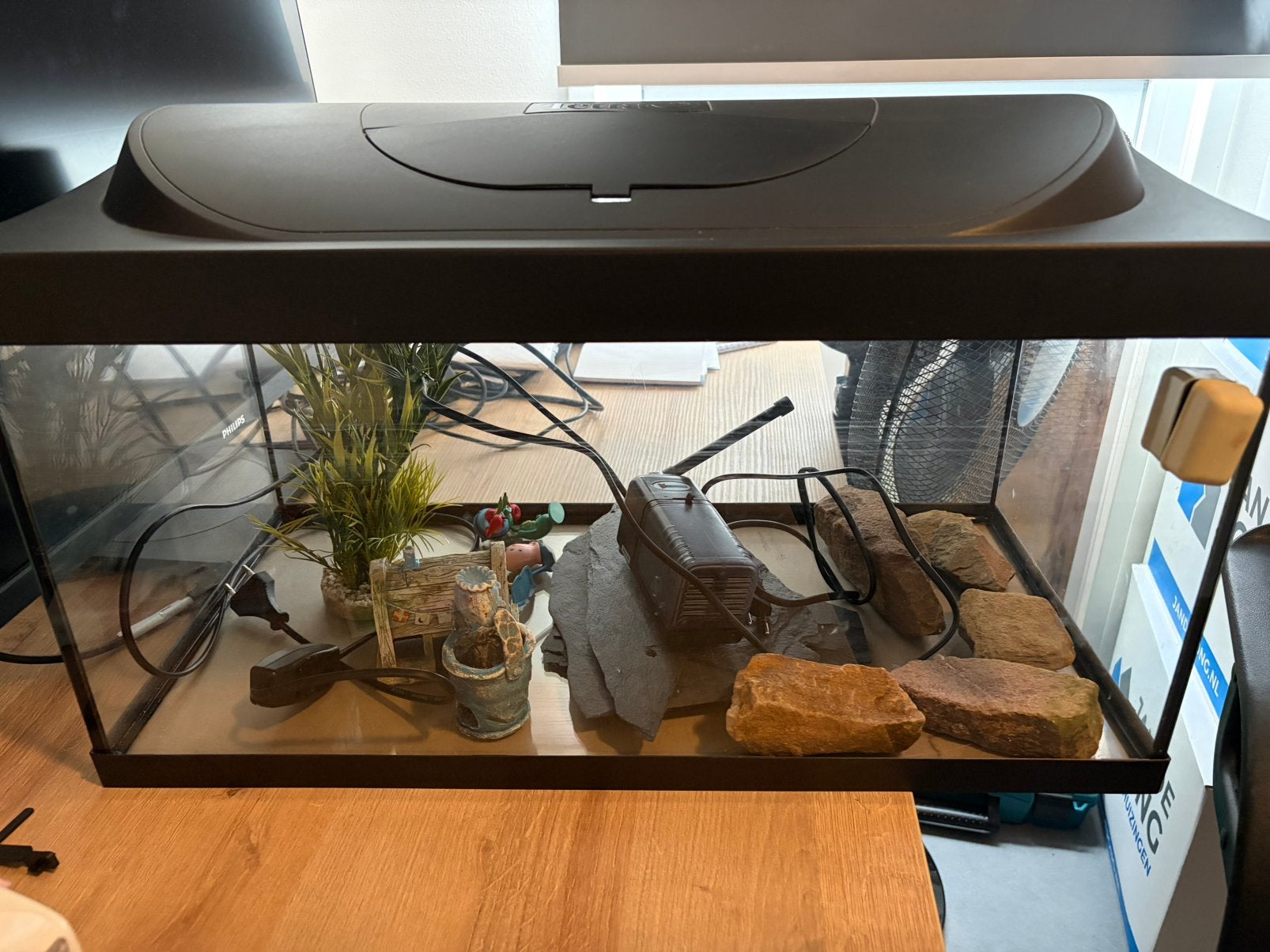Aquarium met toebehoren, Ophalen, Zo goed als nieuw