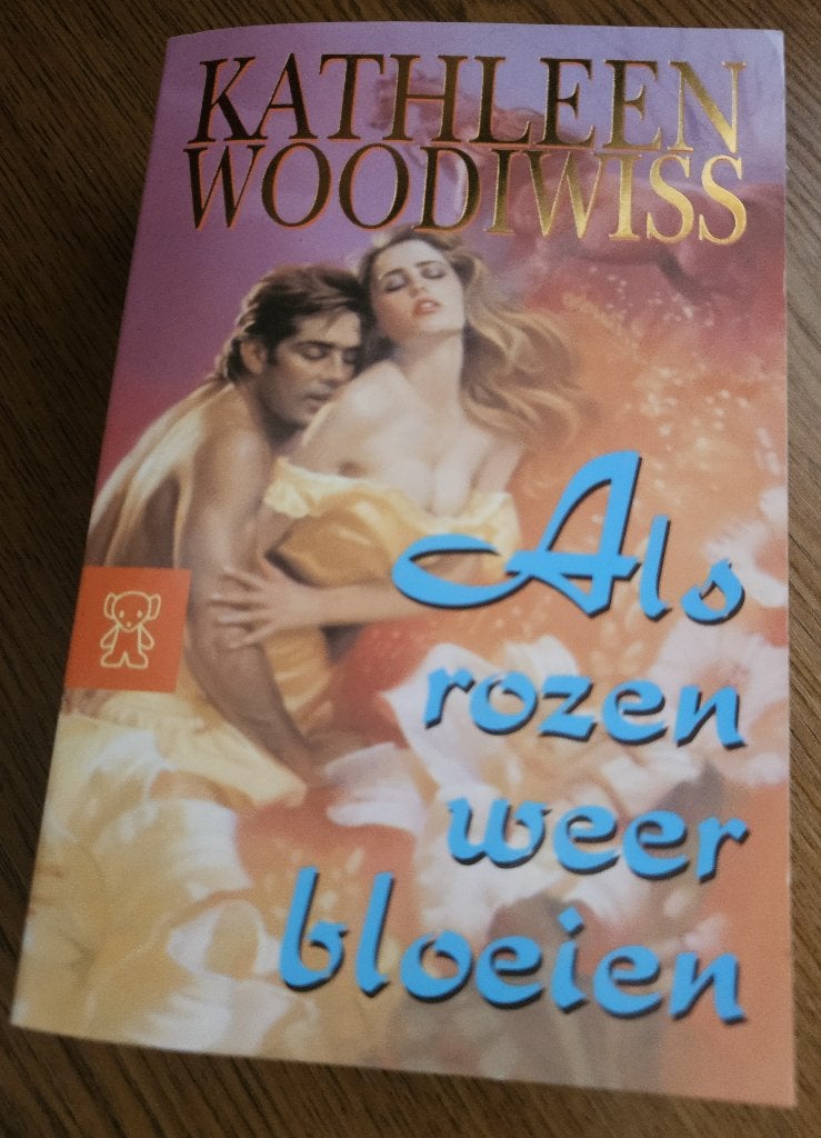 Historische roman, als rozen weer bloeien, Ophalen of Verzenden, Zo goed als nieuw, Katheleen Woodiwiss