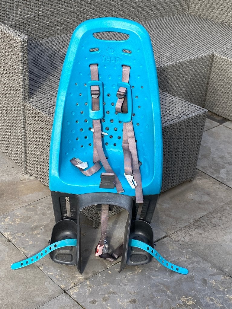 Te koop – Thule Yepp Maxi Achterzitje, Fietsen en Brommers, Ophalen, Gebruikt, Achterzitje, Voetsteuntjes