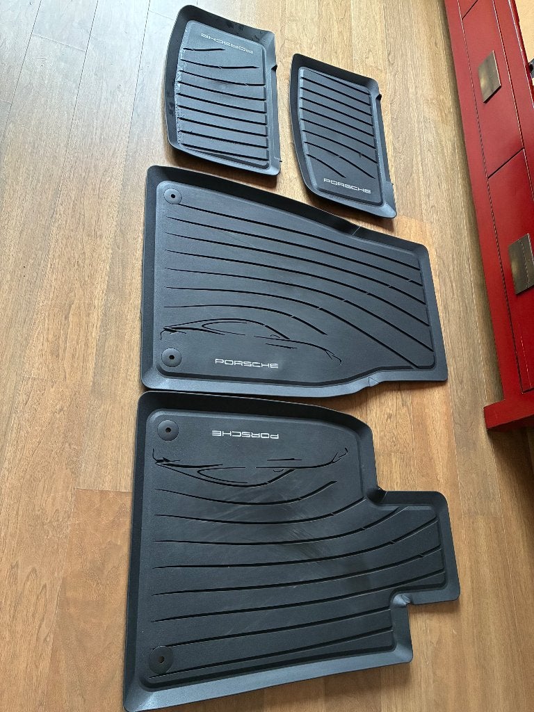 rubber matten + bagagebak Porsche Taycan, Auto diversen, Ophalen, Zo goed als nieuw