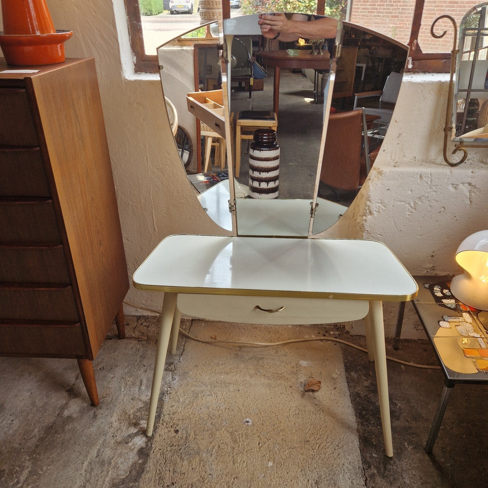 Vintage jaren '60 kaptafel met 3-luik spiegel, Gebruikt, 100 tot 150 cm, Vintage, Jaren '60, Retro, Hout