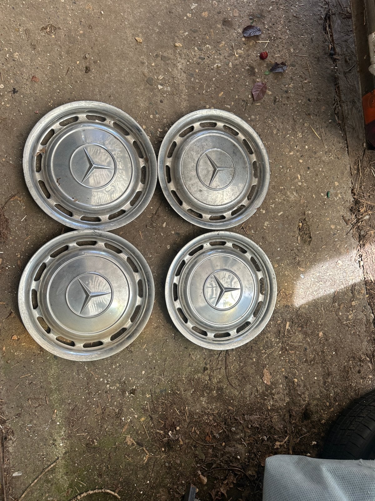 Set van 4 Mercedes-Benz wieldoppen W111, Ophalen, Gebruikt