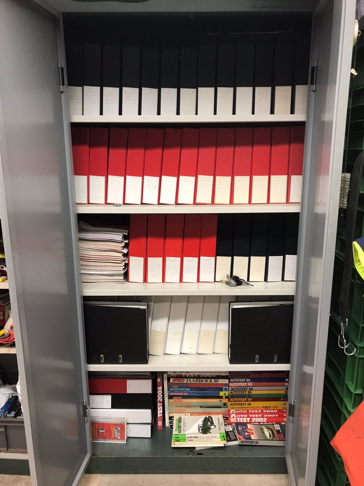 GRATIS , kast + kast vol Autobladen, Ophalen, Zo goed als nieuw, Overige merken