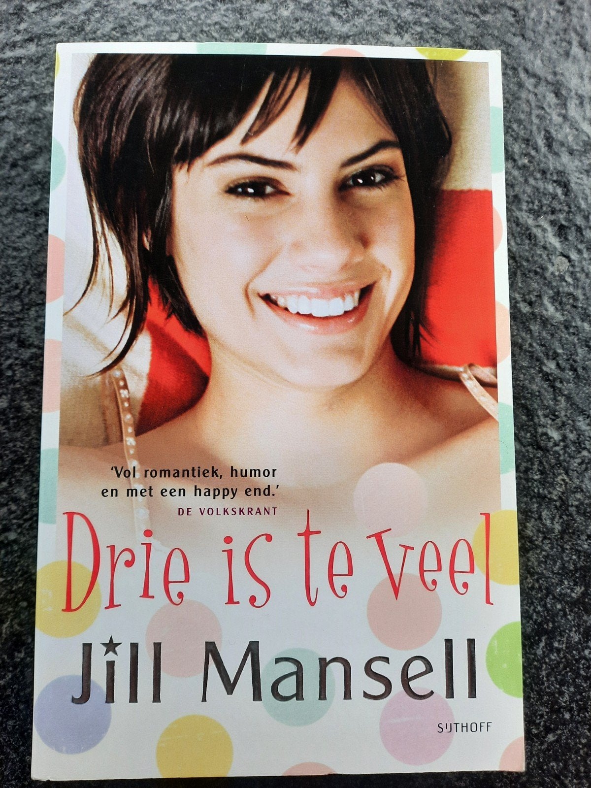 Jill Mansell - Drie is te veel, Ophalen of Verzenden, Zo goed als nieuw, Jill Mansell