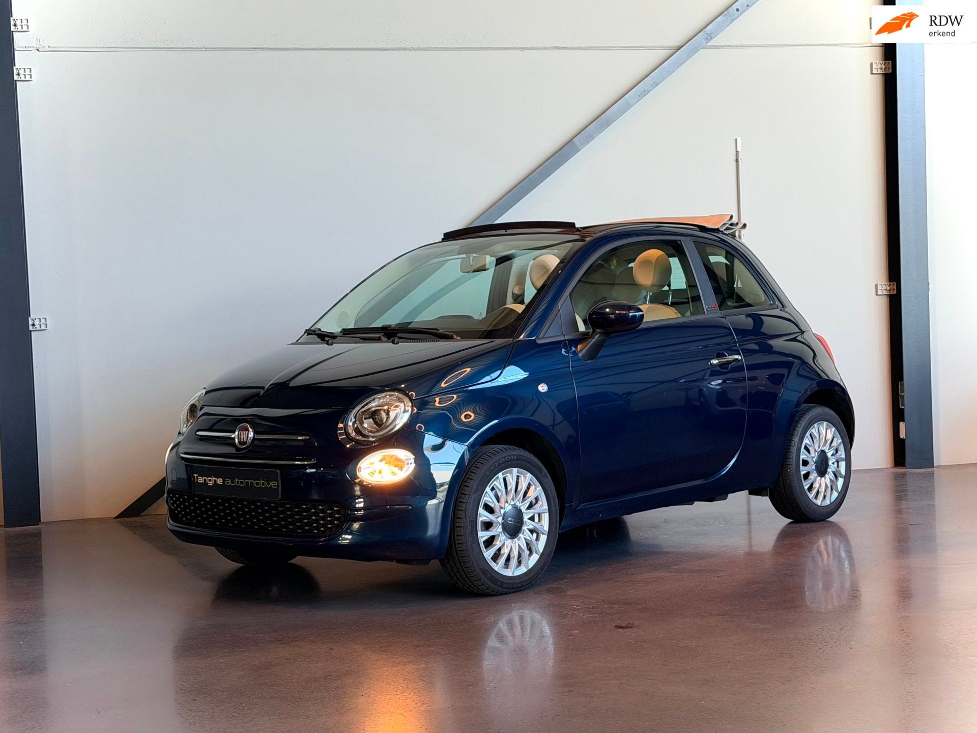Fiat 500 1.0 Hybrid,Cruise Control,BTW,Airco,Apple Car Play,, Auto's, Voorwielaandrijving, Beige, Leder en Stof, Handgeschakeld