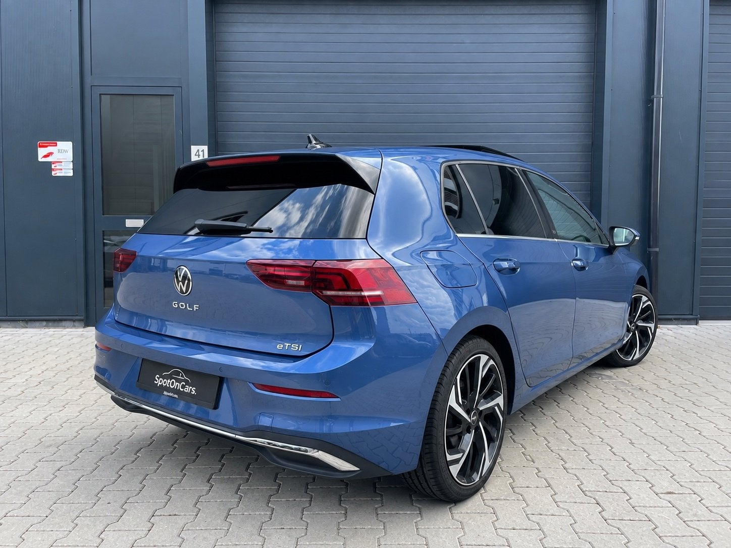 Volkswagen Golf 1.5 eTSI 50 jähre Edition |PANO|CAMERA|HUD|, Auto's, Dealer onderhouden, Stof, 150 pk, Blauw
