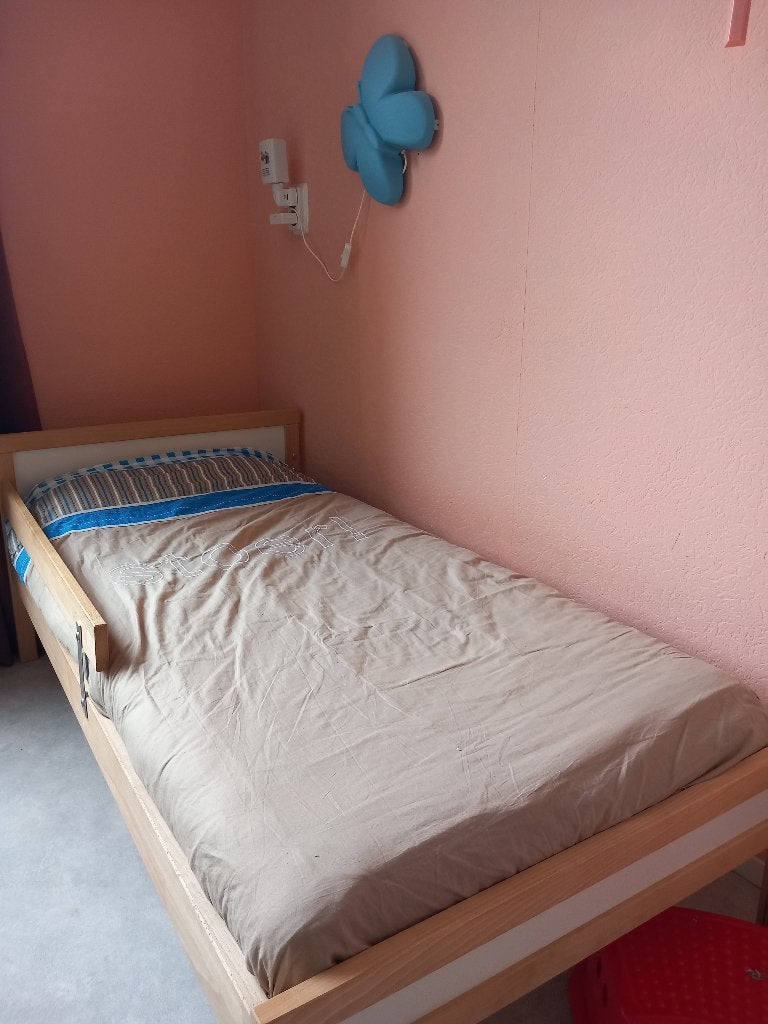 Peuterbed (IKEA) inclusief matras en linnengoed, Gebruikt, 70 tot 85 cm, 140 tot 160 cm, Ophalen