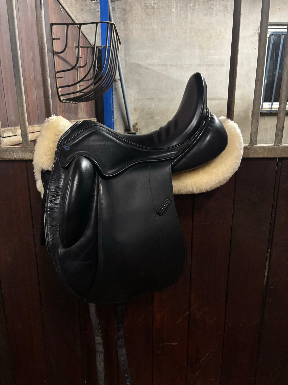 17,5” KM monoblad, L (17.5 inch), Dressuur, Close contact, KM Worldriding