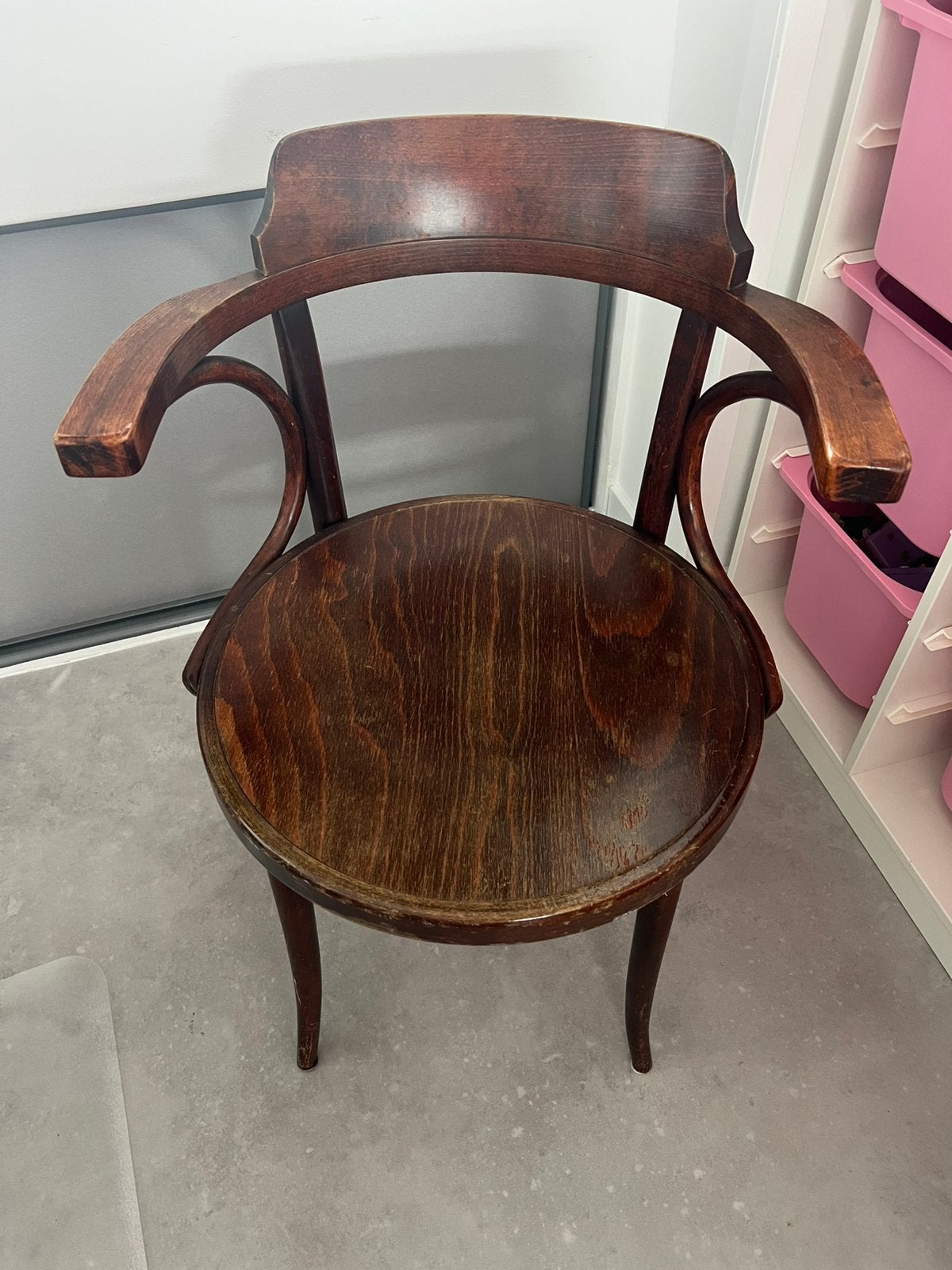 Houten cafestoel, Ophalen