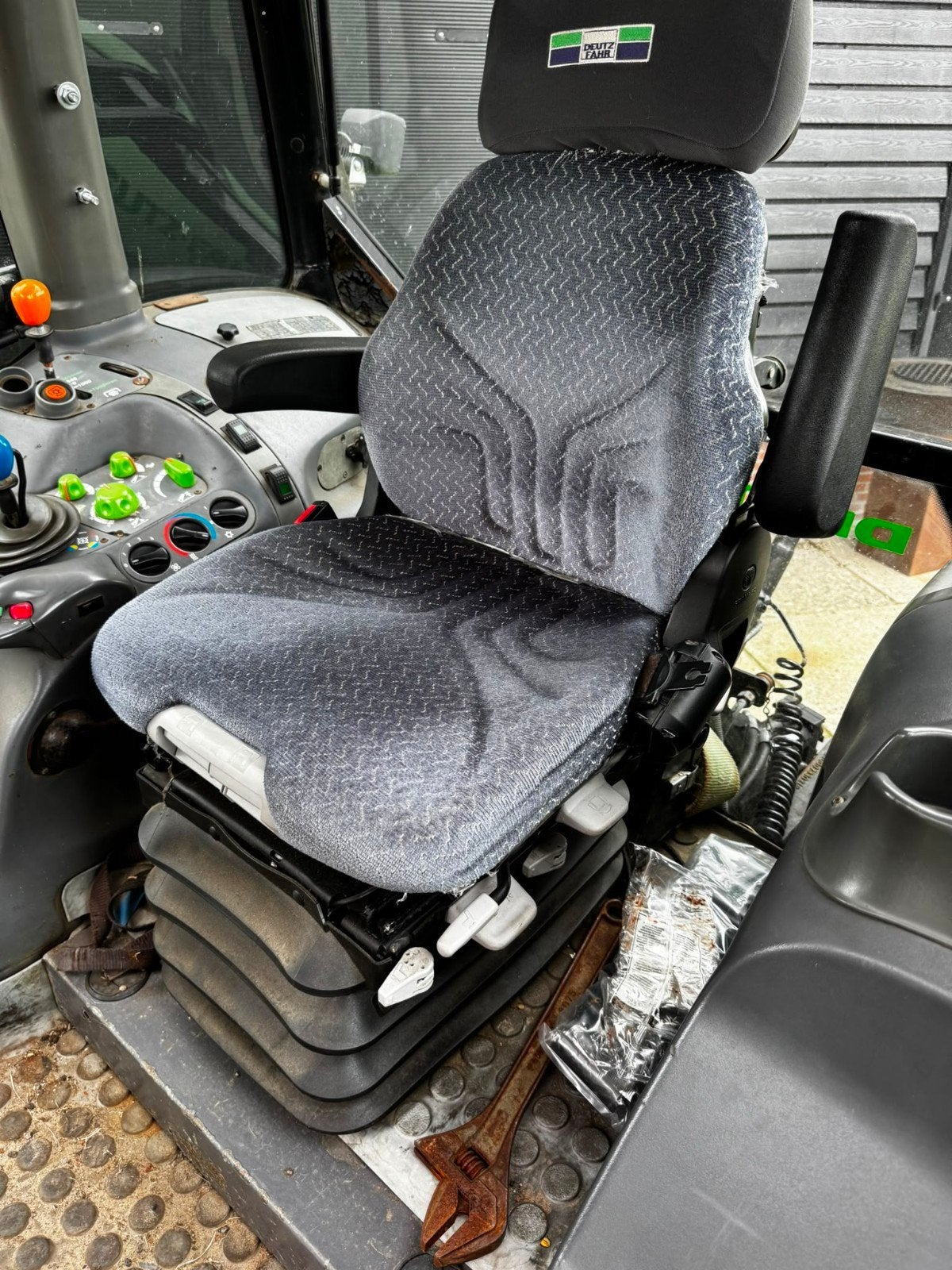 Deutz-Fahr Agrotron 85 Tractor met voorlader, Ophalen of Verzenden, Gebruikt, Tot 80 Pk, Deutz - Fahr